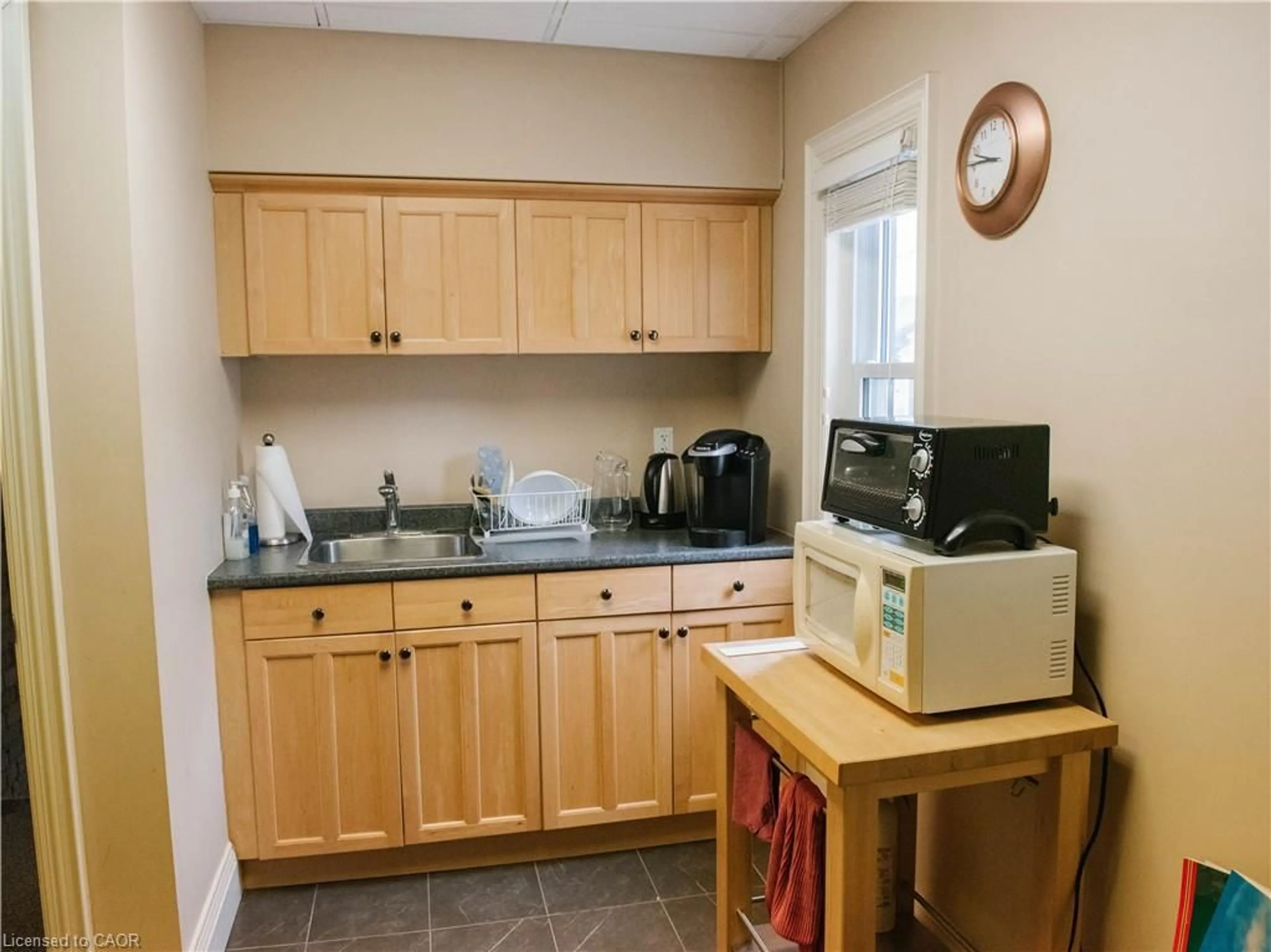 Standard kitchen, unknown for 25 Irvin St, Kitchener Ontario N2H 1K6