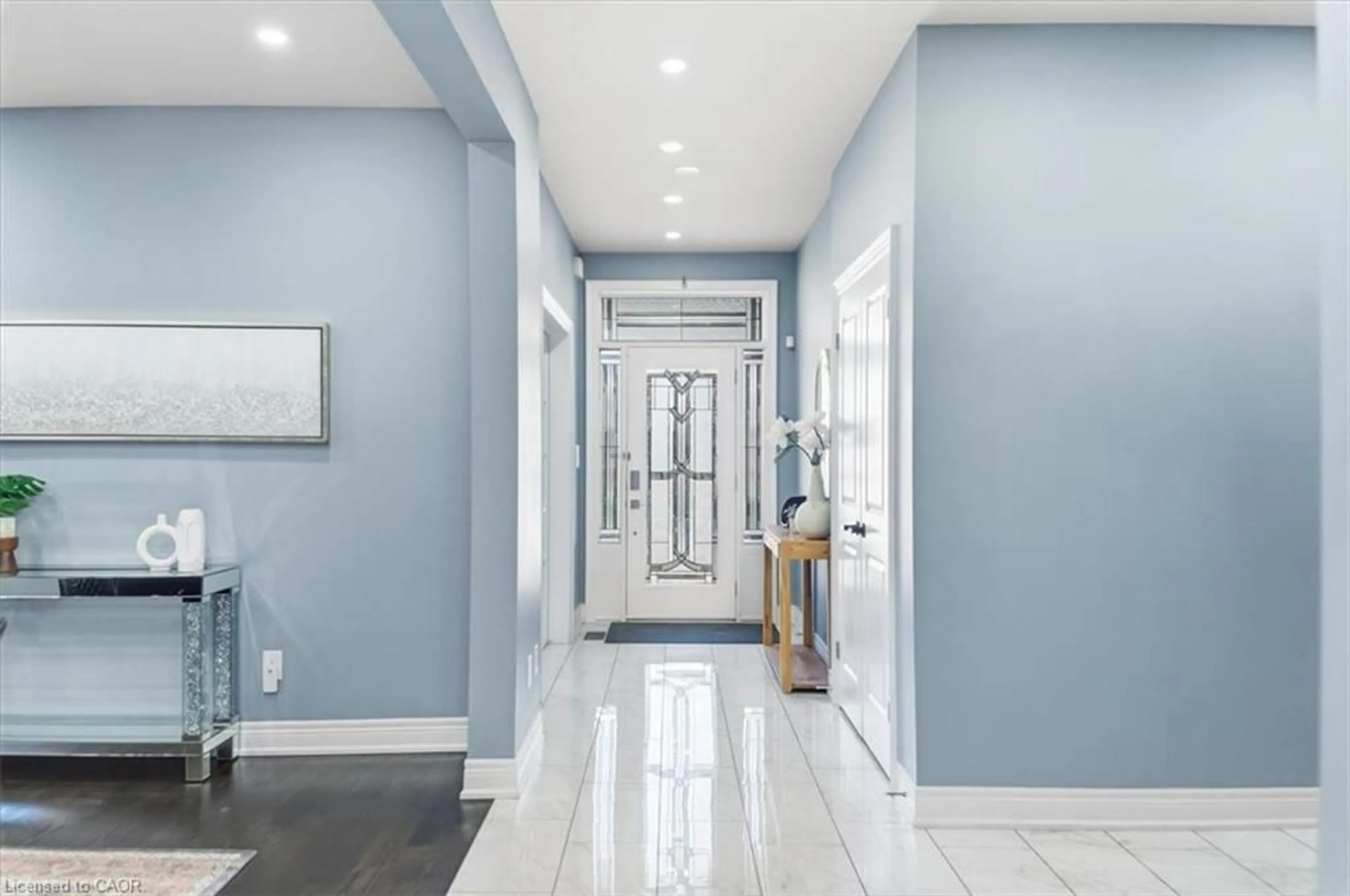 Indoor entryway for 48 Morrison Dr, Ancaster Ontario L9K 0H7