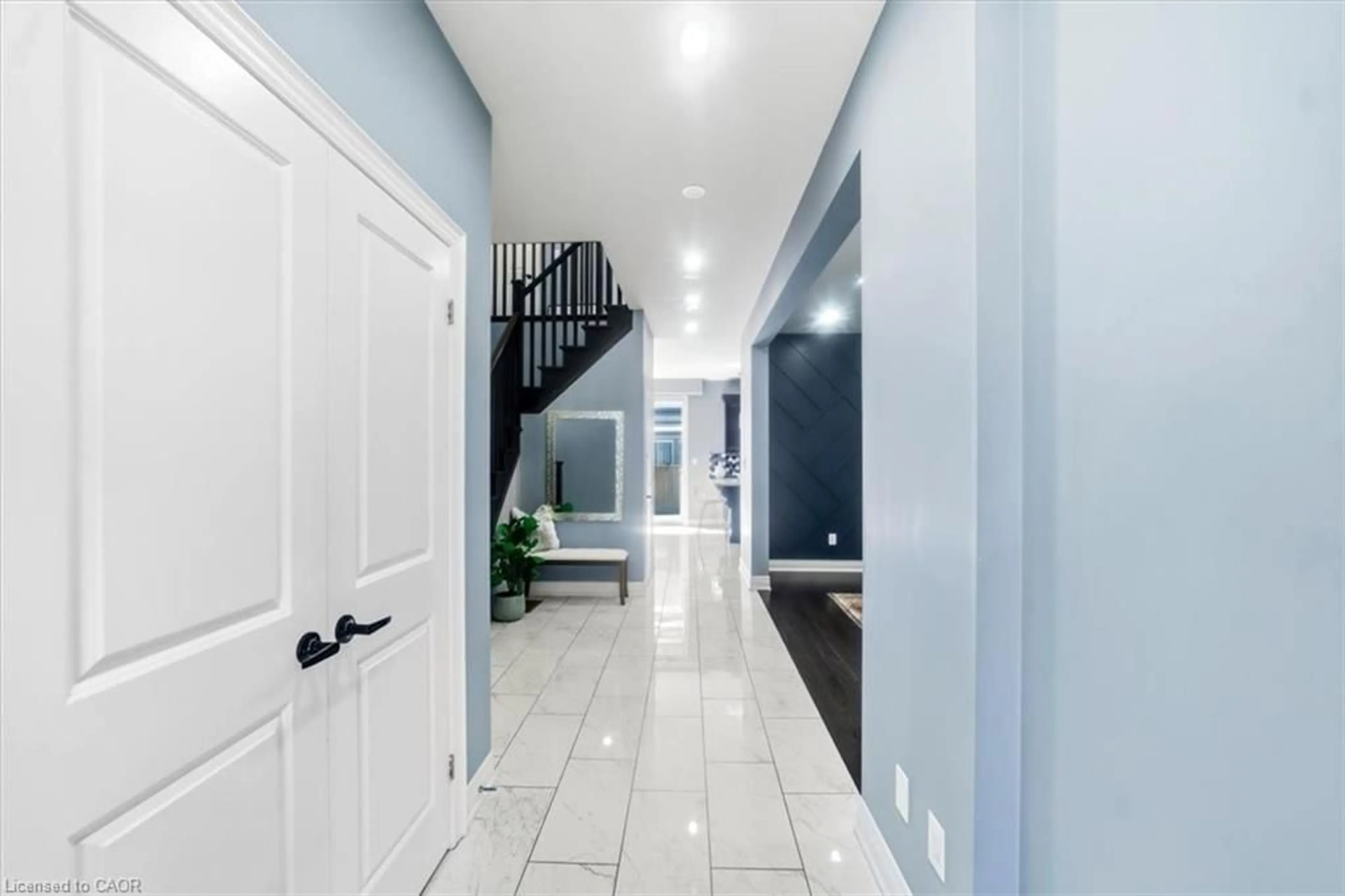 Indoor entryway for 48 Morrison Dr, Ancaster Ontario L9K 0H7