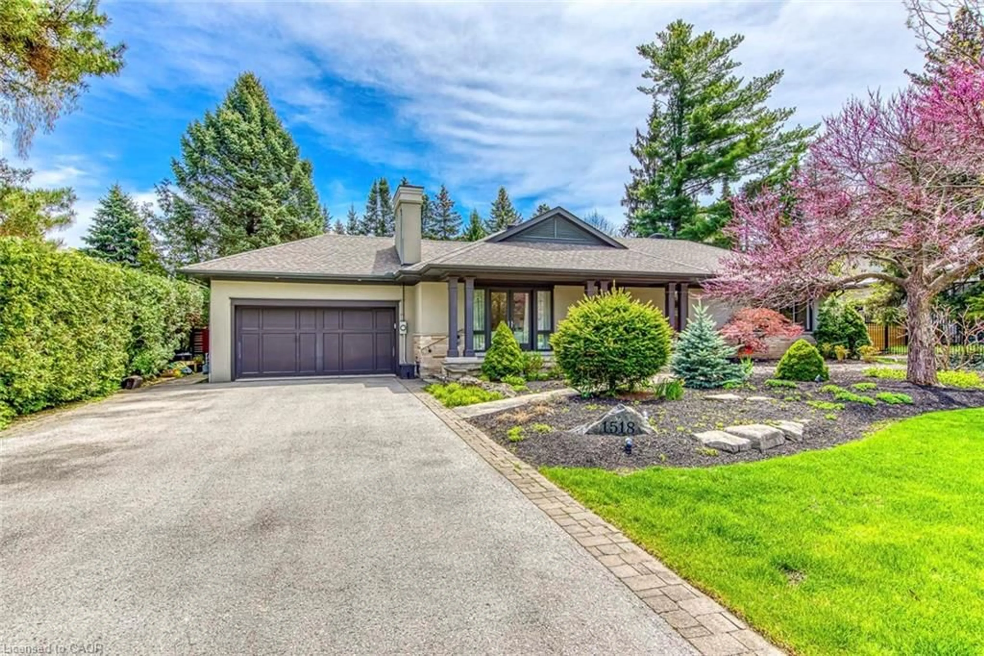 Home with brick exterior material, street for 1518 Oakhill Dr, Oakville Ontario L6J 1Y5