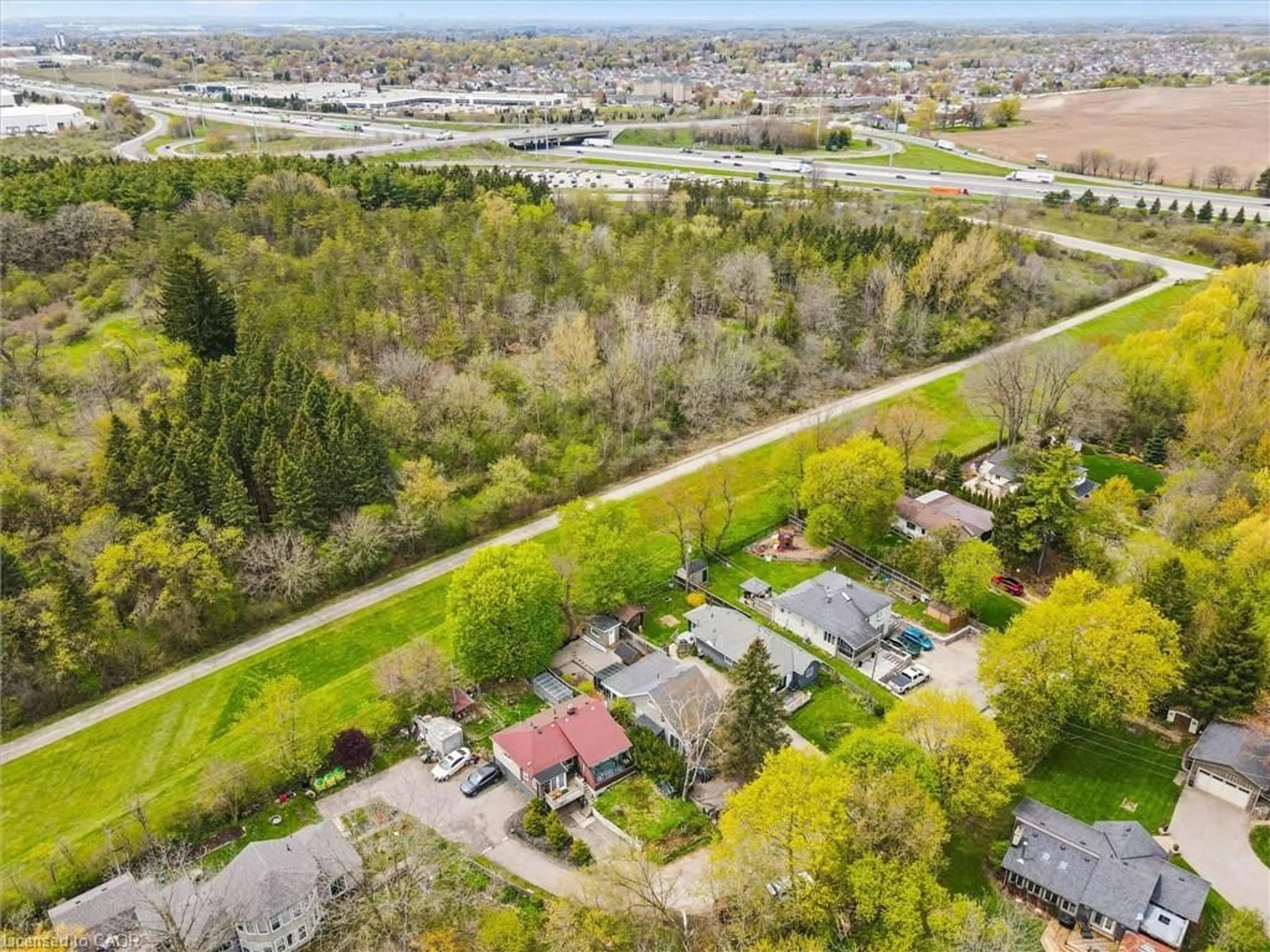 A pic from outside/outdoor area/front of a property/back of a property/a pic from drone, unknown for 15 Poplar Trail, Puslinch Ontario N3C 2V4