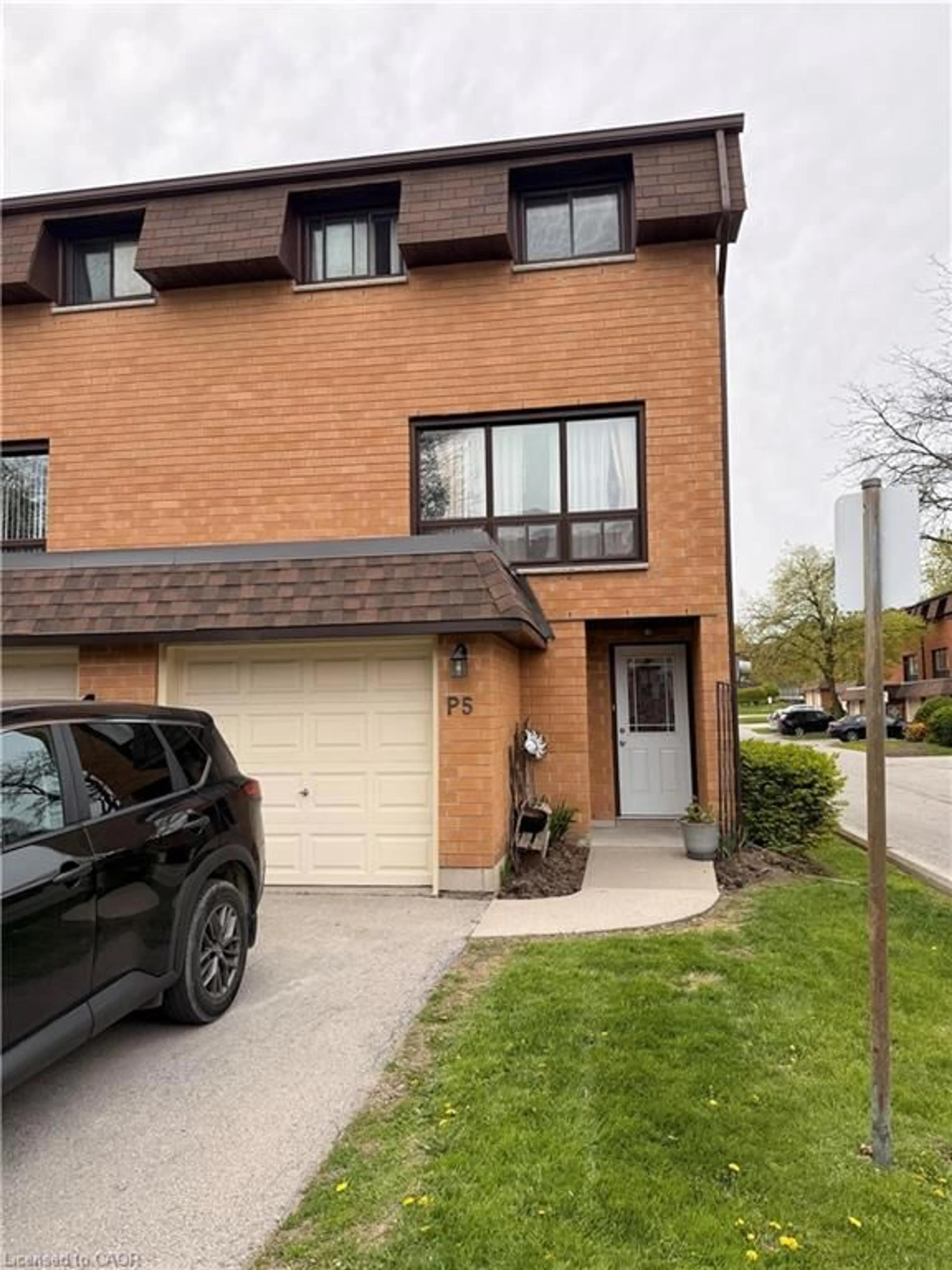 Home with brick exterior material, street for 444 Stonechurch Rd #P5, Hamilton Ontario L9B 1R1