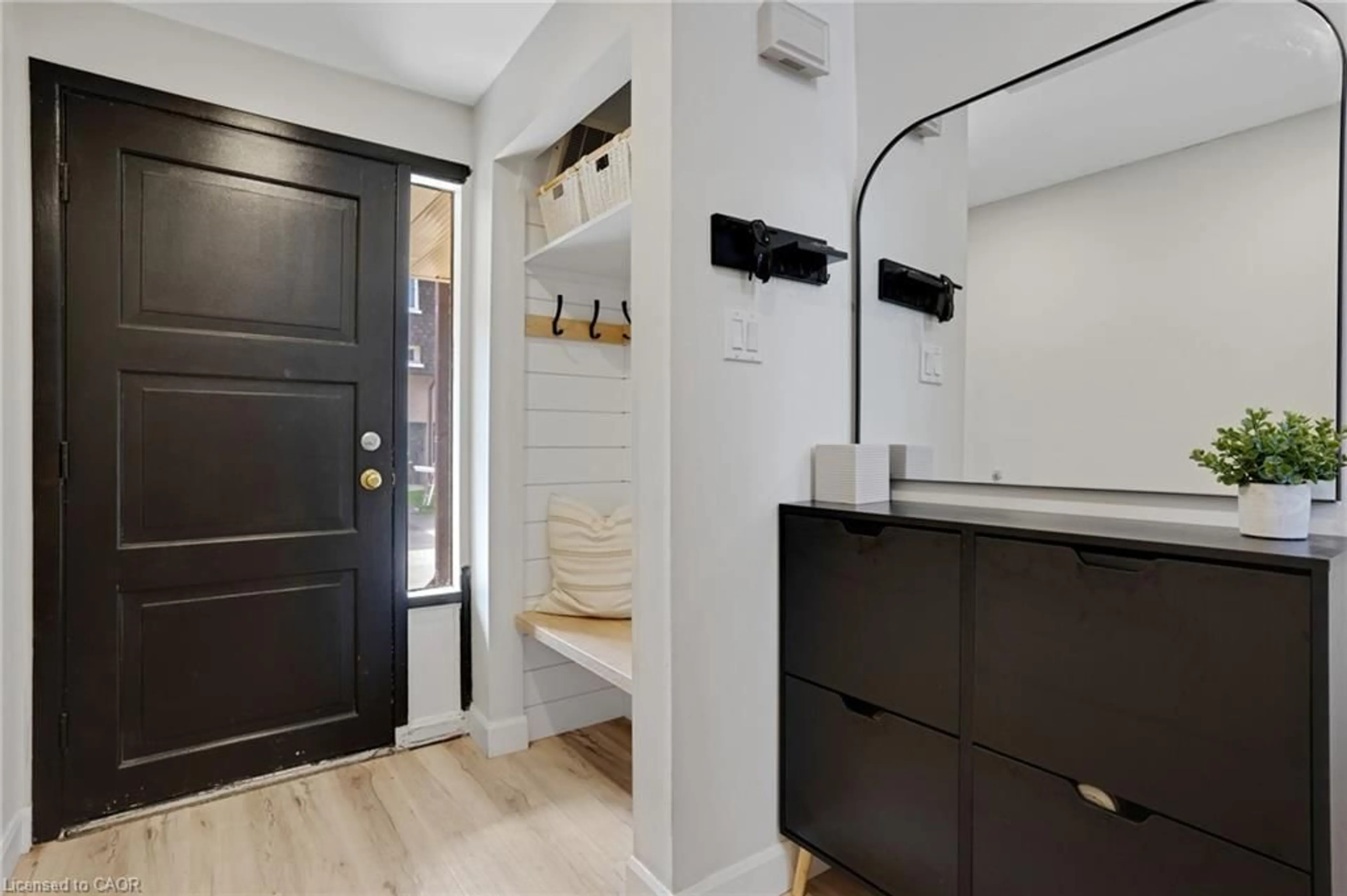 Indoor entryway for 230 Blair Rd #16, Cambridge Ontario N1S 2J8