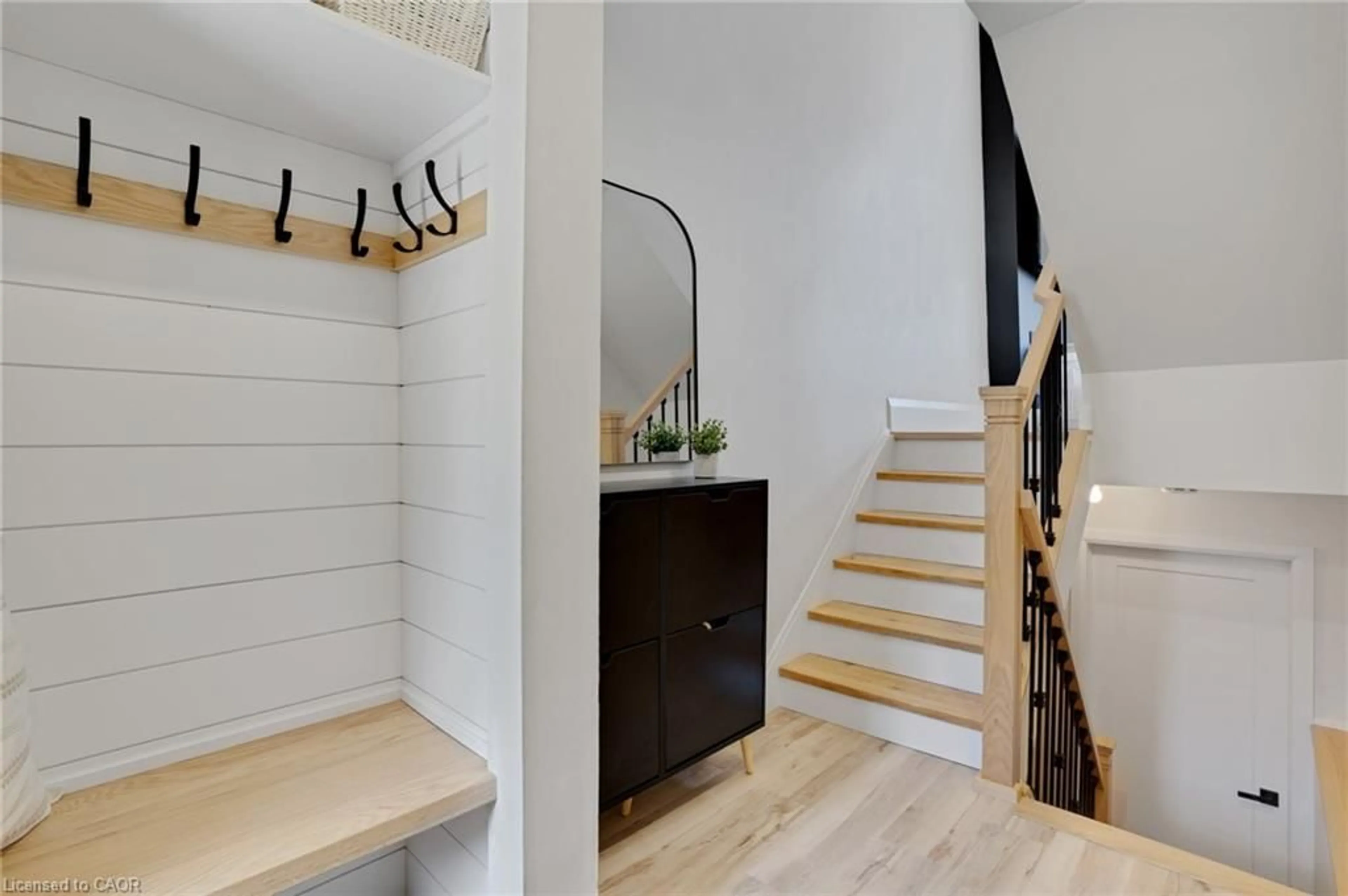 Indoor entryway for 230 Blair Rd #16, Cambridge Ontario N1S 2J8