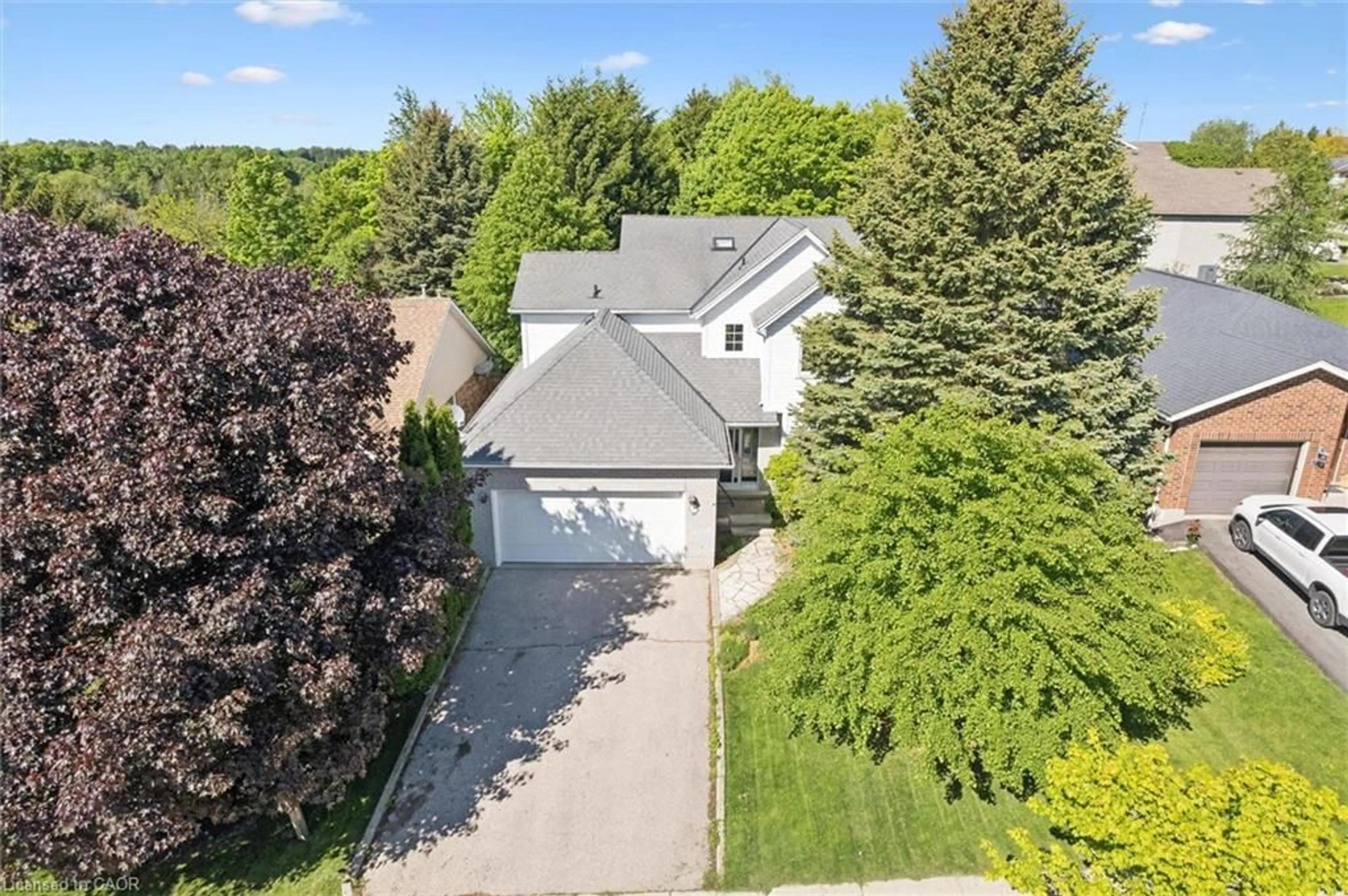 A pic from outside/outdoor area/front of a property/back of a property/a pic from drone, street for 539 Harvey St, Fergus Ontario N1M 3K2