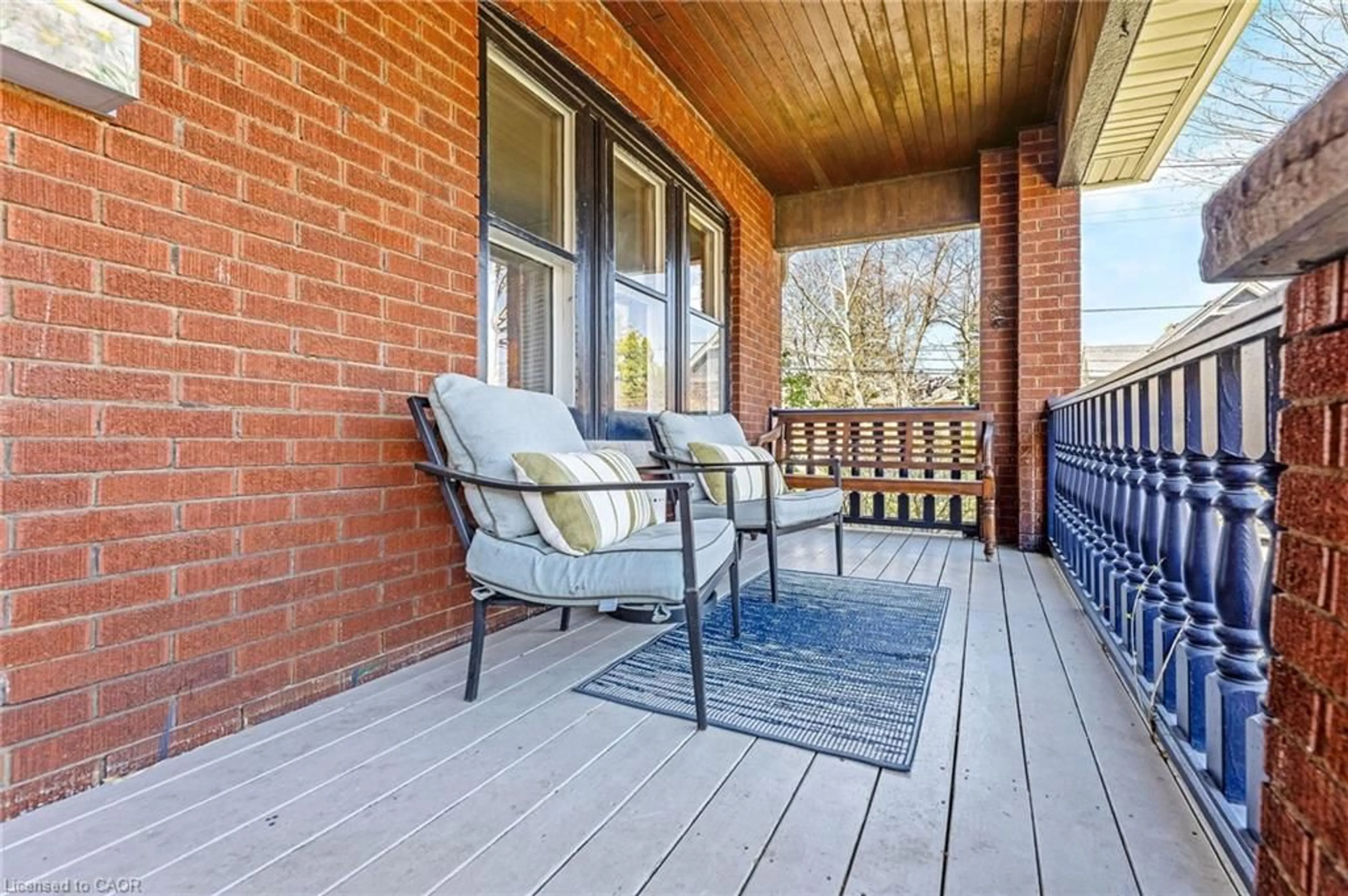 Patio, street for 123 Hillcrest Ave, Hamilton Ontario L8P 2X1