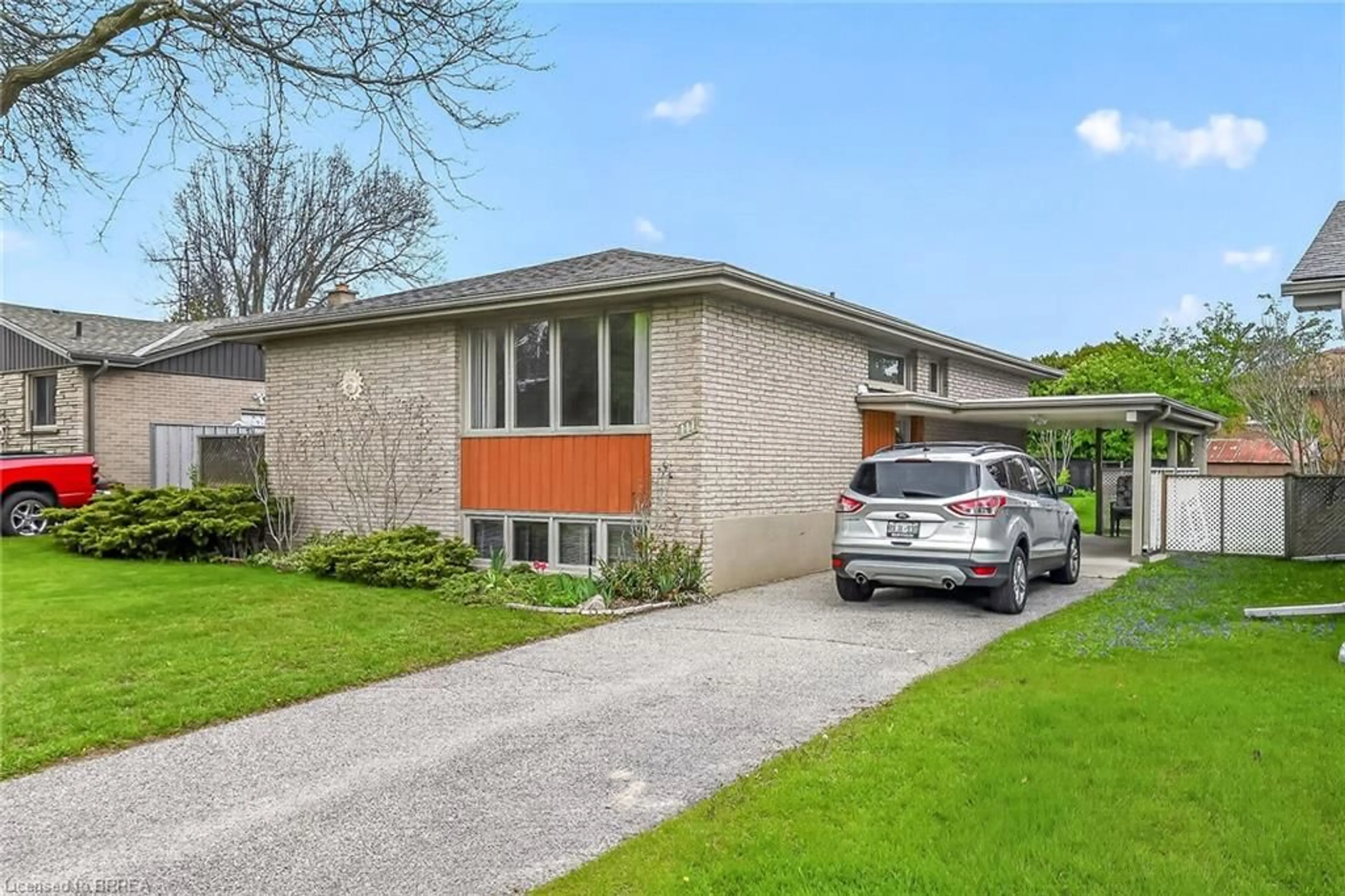 Unknown for 111 Memorial Dr, Brantford Ontario N3R 5S4