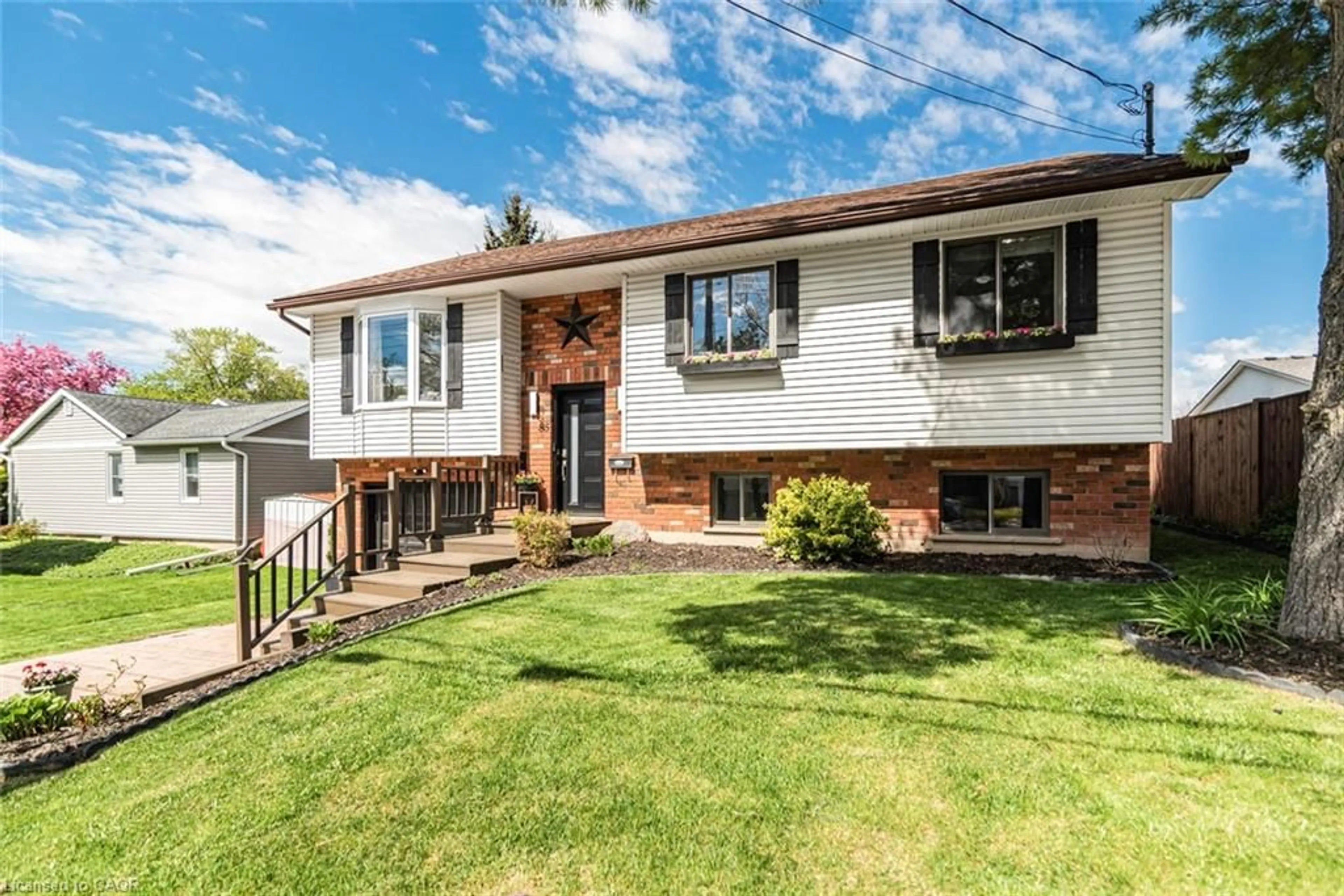 Home with brick exterior material, street for 85 Aberdeen St, Caledonia Ontario N3W 1C3
