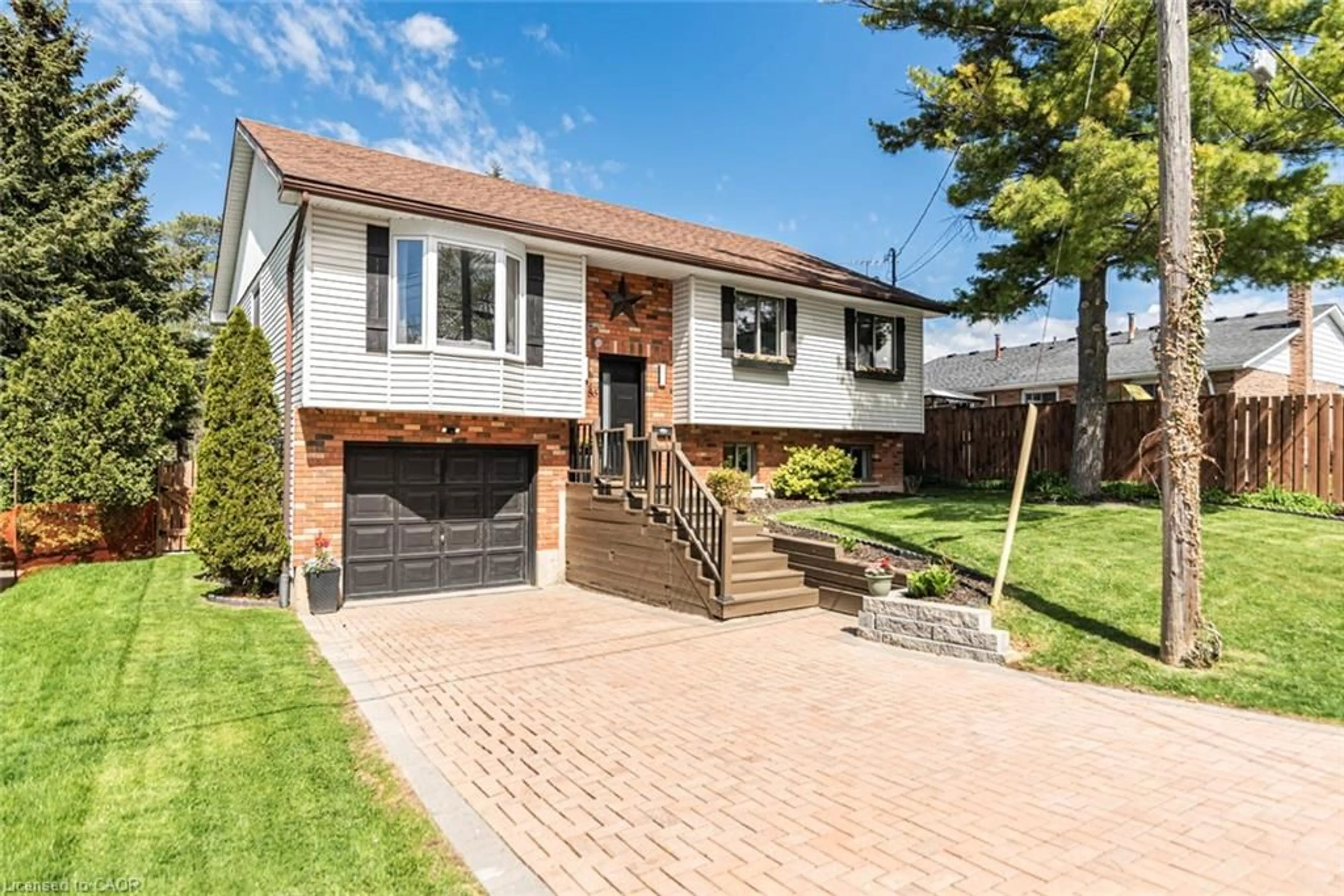 Home with brick exterior material, street for 85 Aberdeen St, Caledonia Ontario N3W 1C3