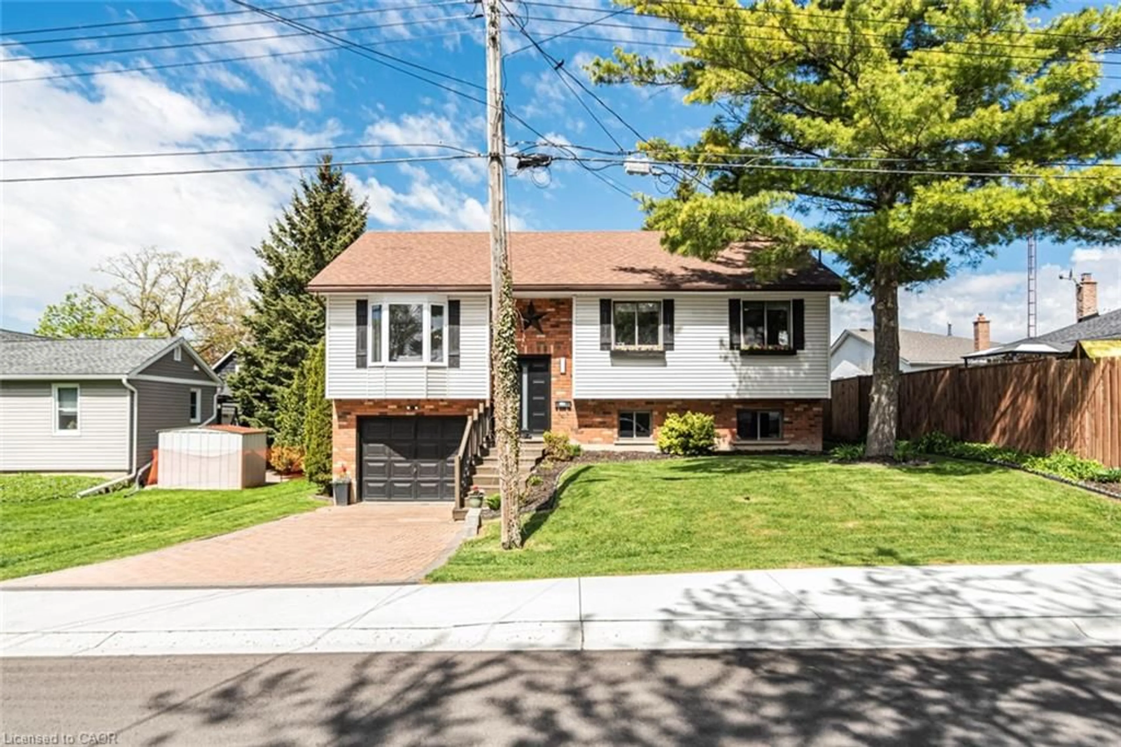 Home with brick exterior material, street for 85 Aberdeen St, Caledonia Ontario N3W 1C3