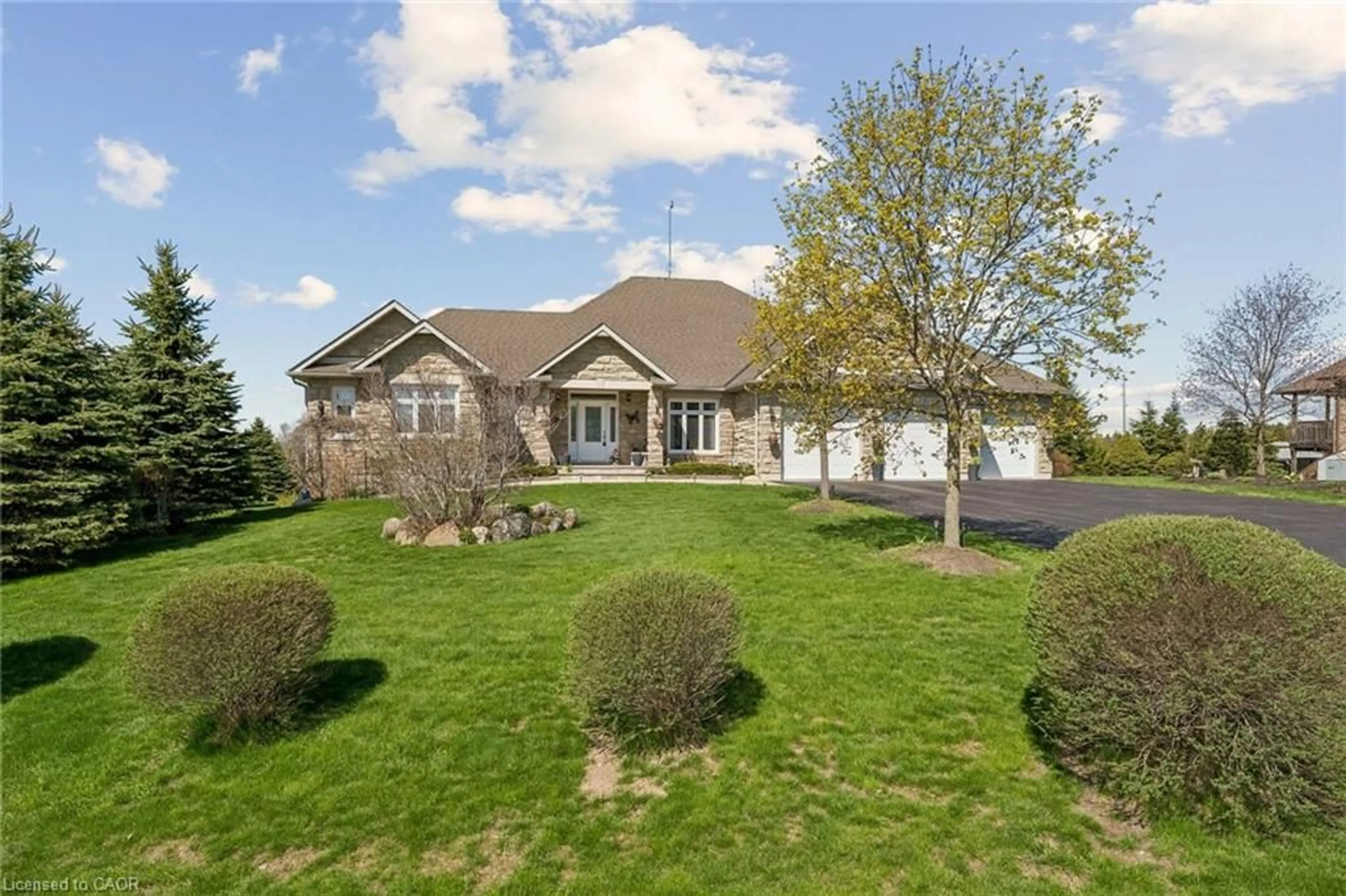 A pic from outside/outdoor area/front of a property/back of a property/a pic from drone, unknown for 10 Brolley Cres, Thornton Ontario L0L 2N2