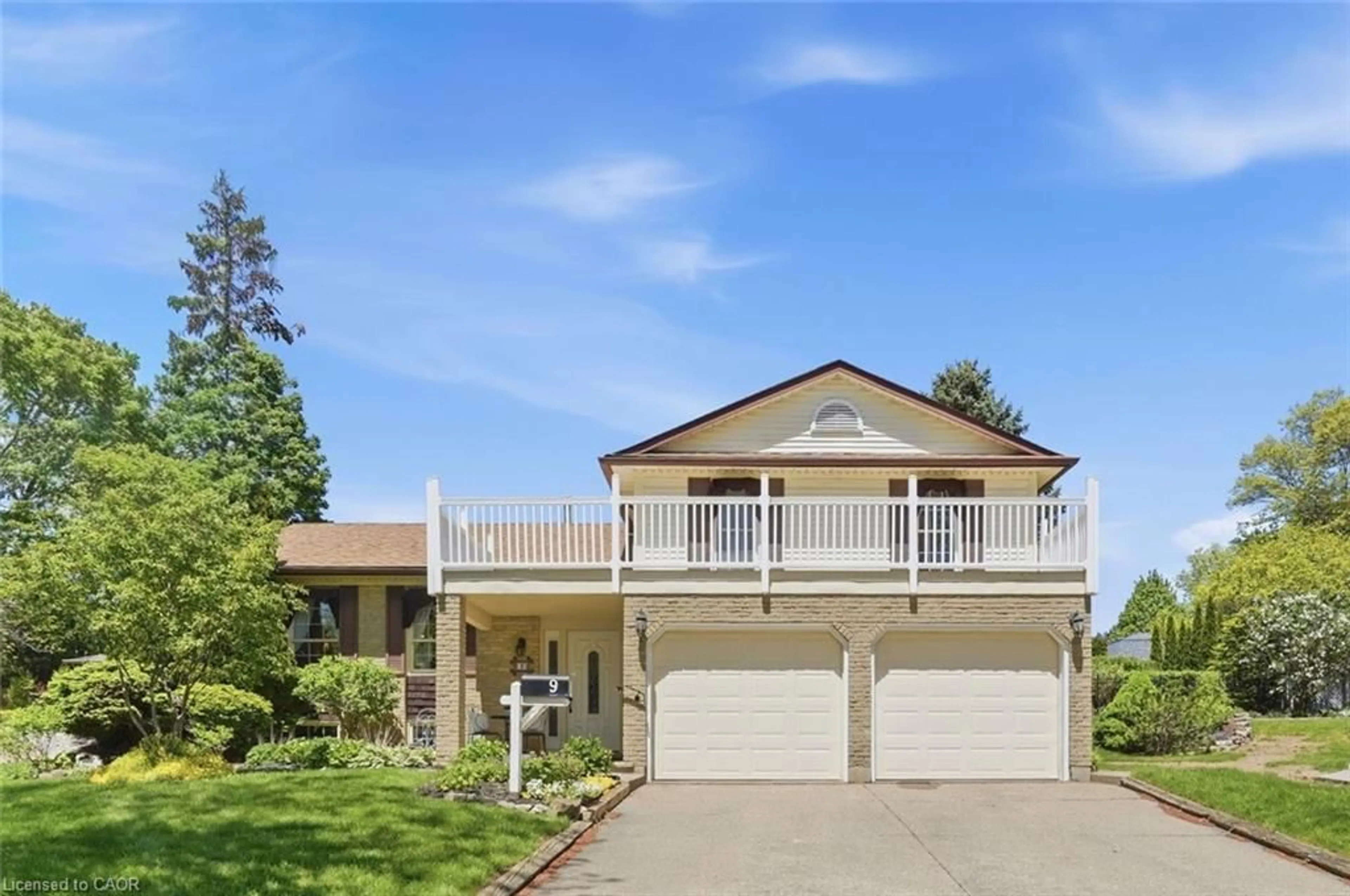 Home with vinyl exterior material, street for 9 Magnolia Crt, Fonthill Ontario L3E 0H5