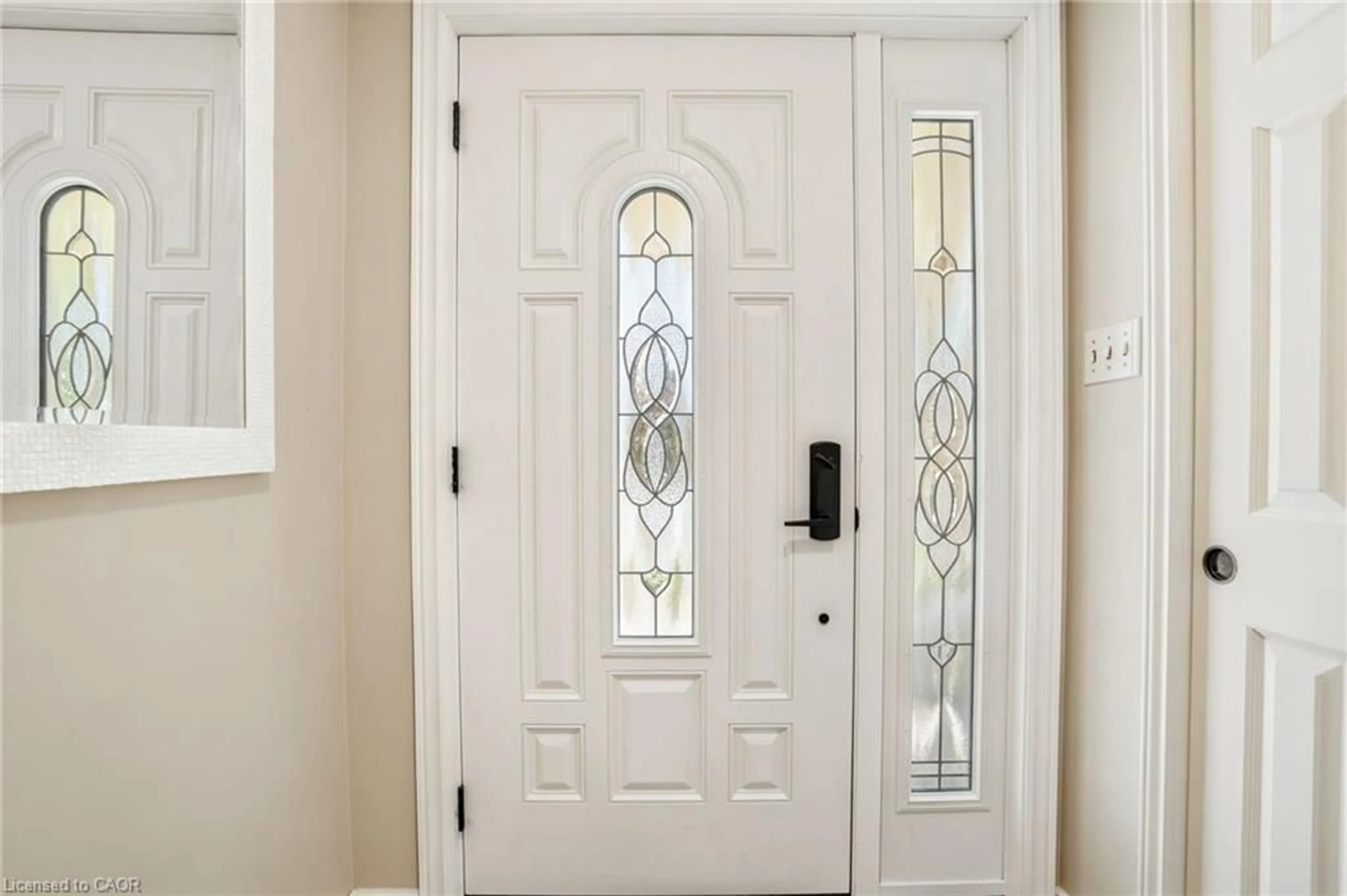 Indoor entryway for 9 Magnolia Crt, Fonthill Ontario L3E 0H5