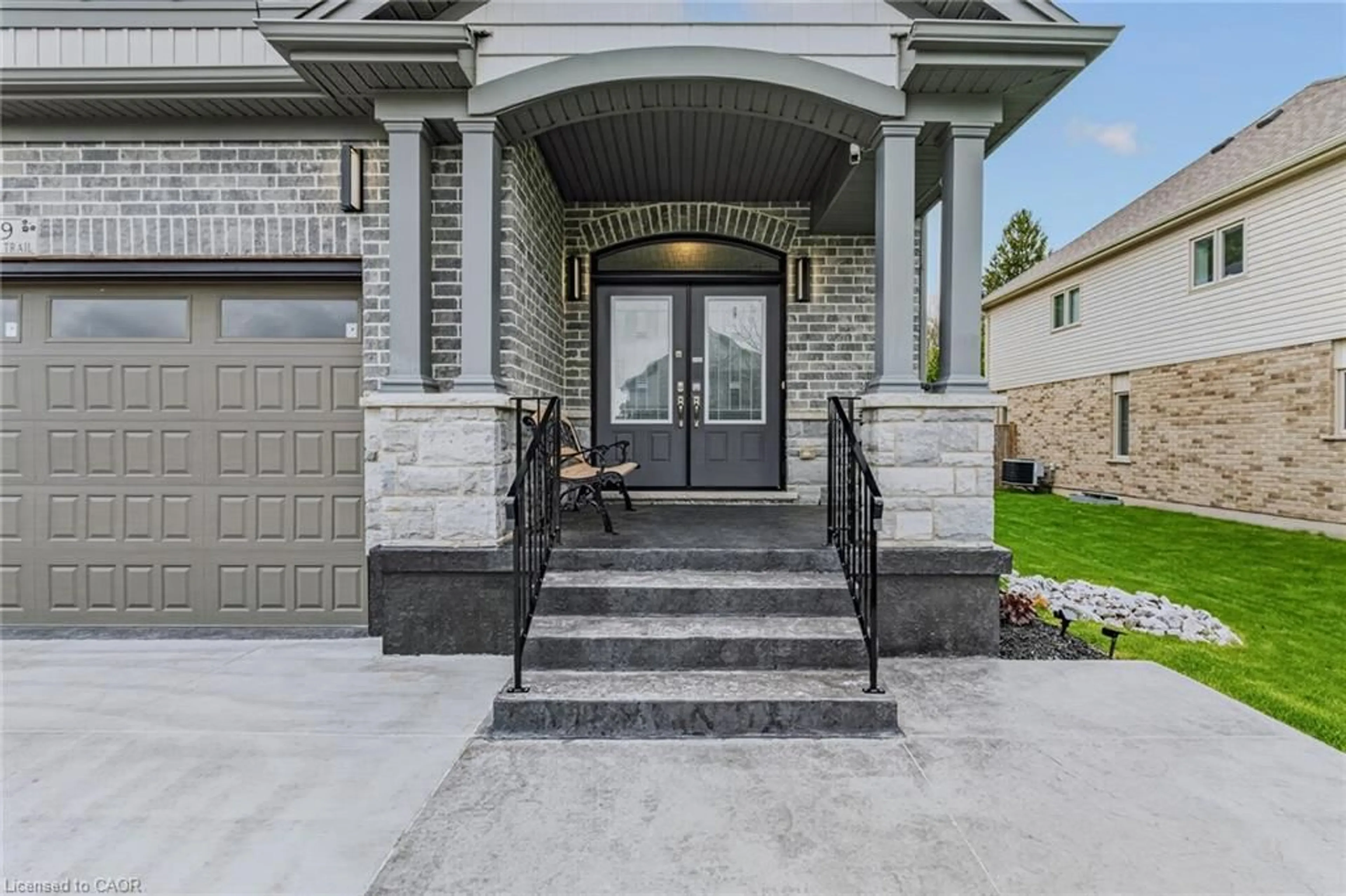 Indoor entryway for 249 Woodway Trail, Simcoe Ontario N3Y 0C7