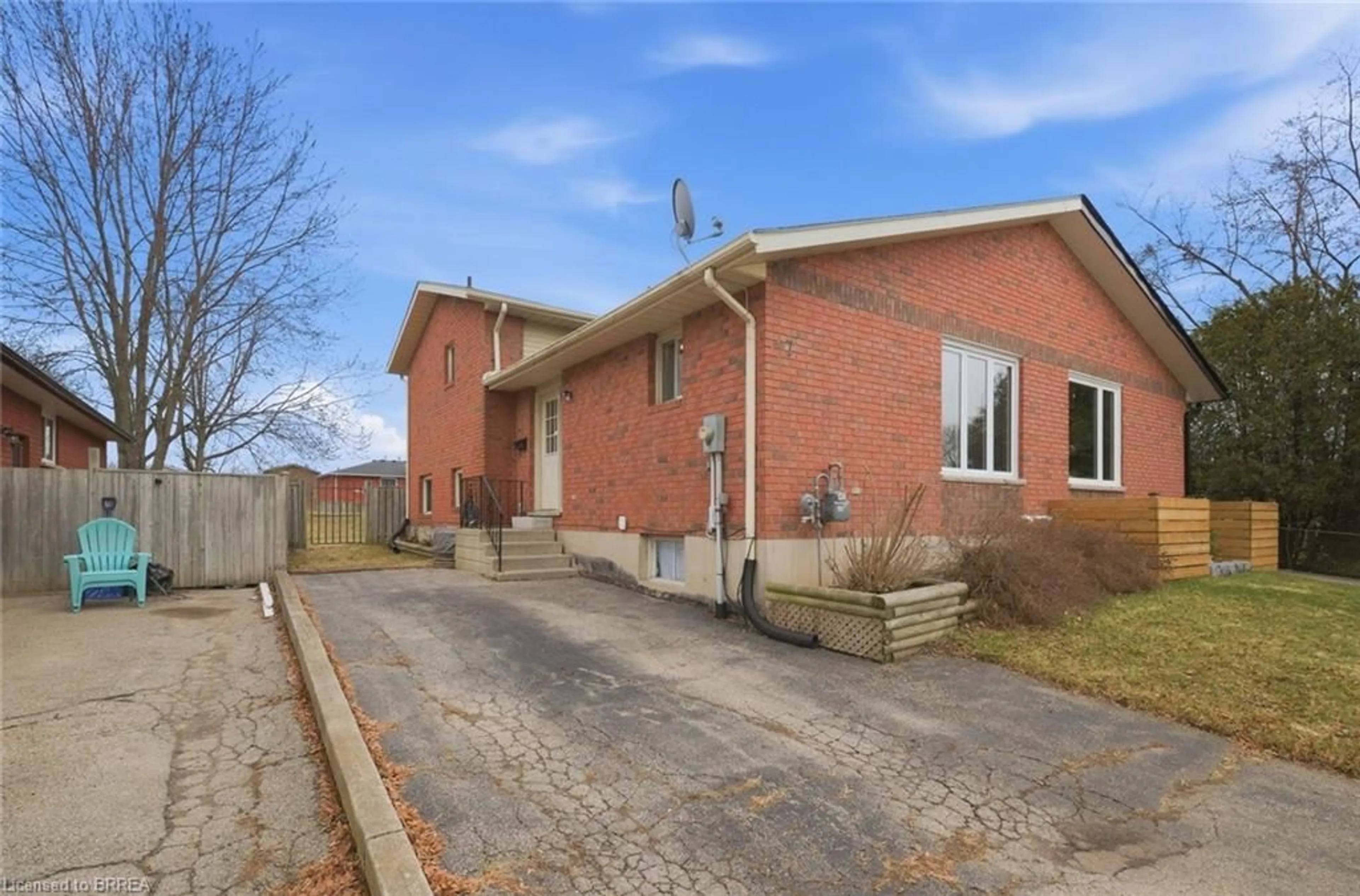 Home with brick exterior material, street for 7 Forest Dr, Paris Ontario N3L 3L2