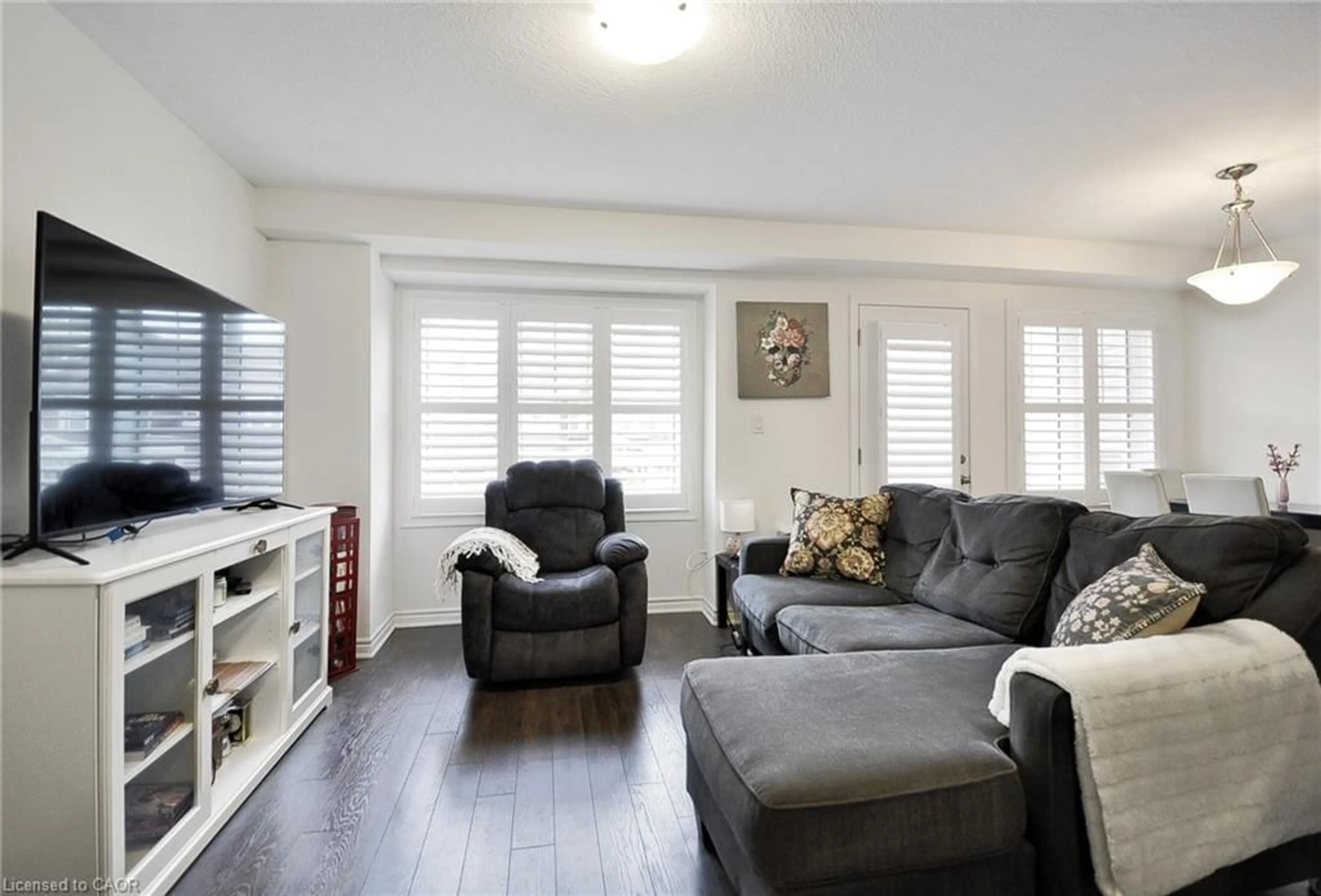 Living room with furniture, wood/laminate floor for 143 Ridge Rd #30, Cambridge Ontario N3E 0E1