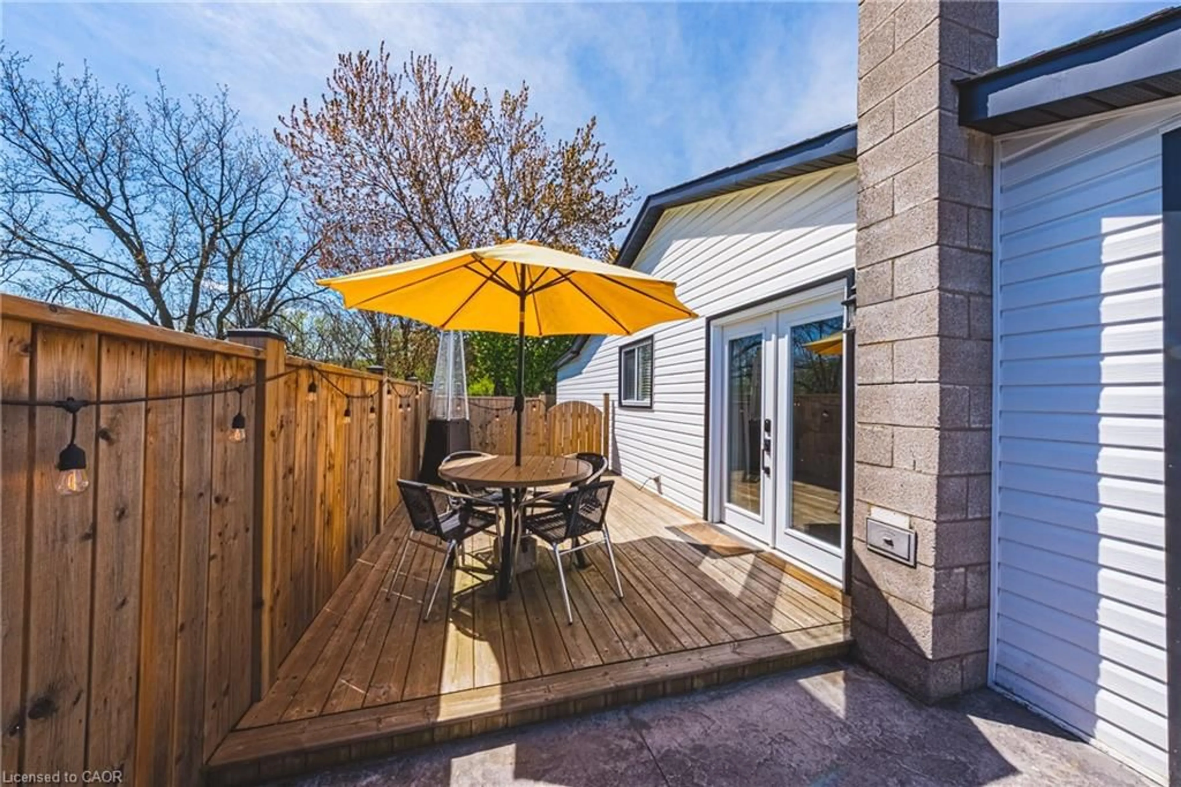 Patio, street for 3865 Victoria Ave, Vineland Ontario L0R 2C0