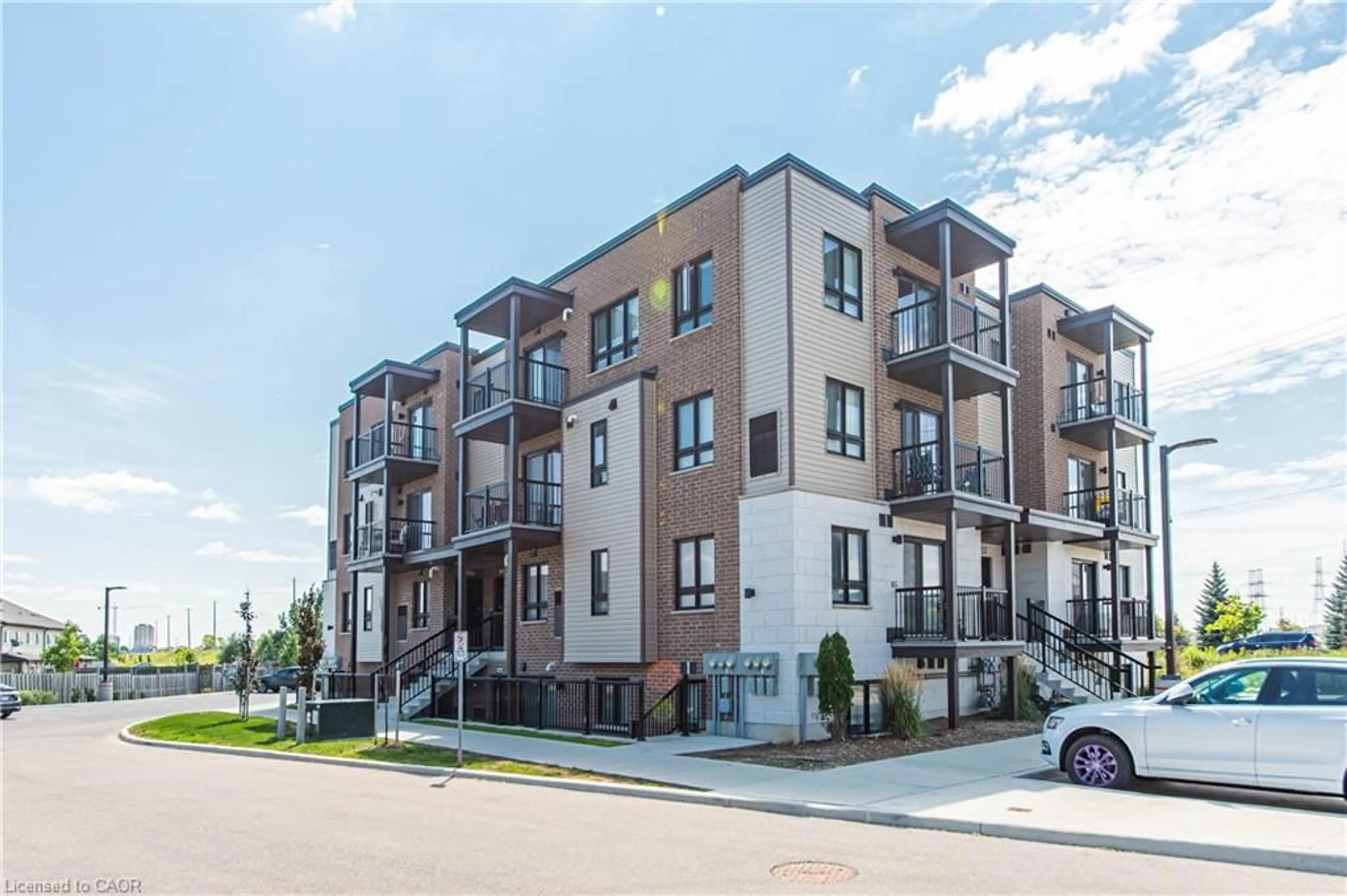 Patio, street for 1331 Countrystone Dr #B9, Kitchener Ontario N2N 3R9