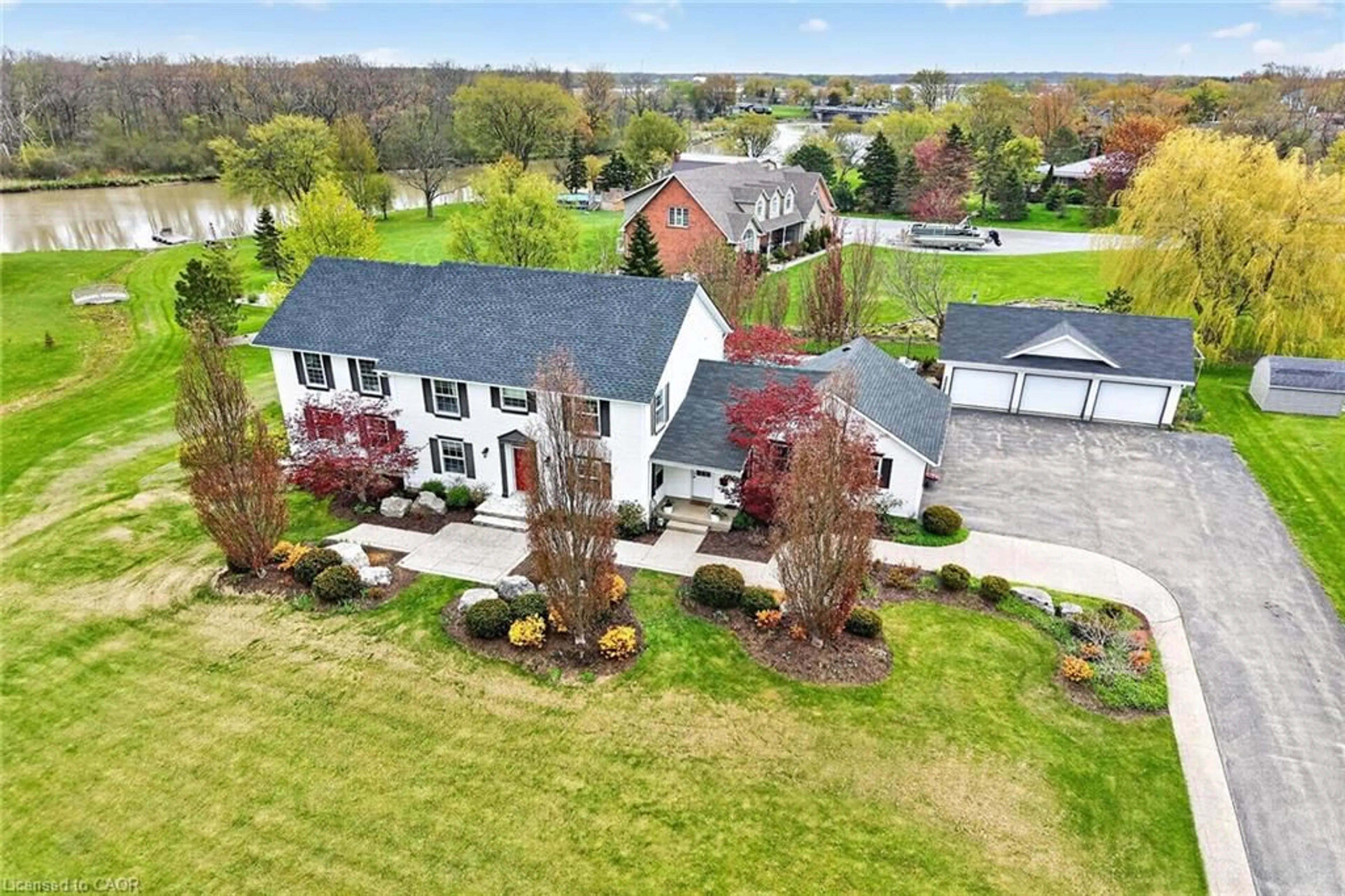 A pic from outside/outdoor area/front of a property/back of a property/a pic from drone, street for 20 Haldimand Trail, Dunnville Ontario N1A 1W9