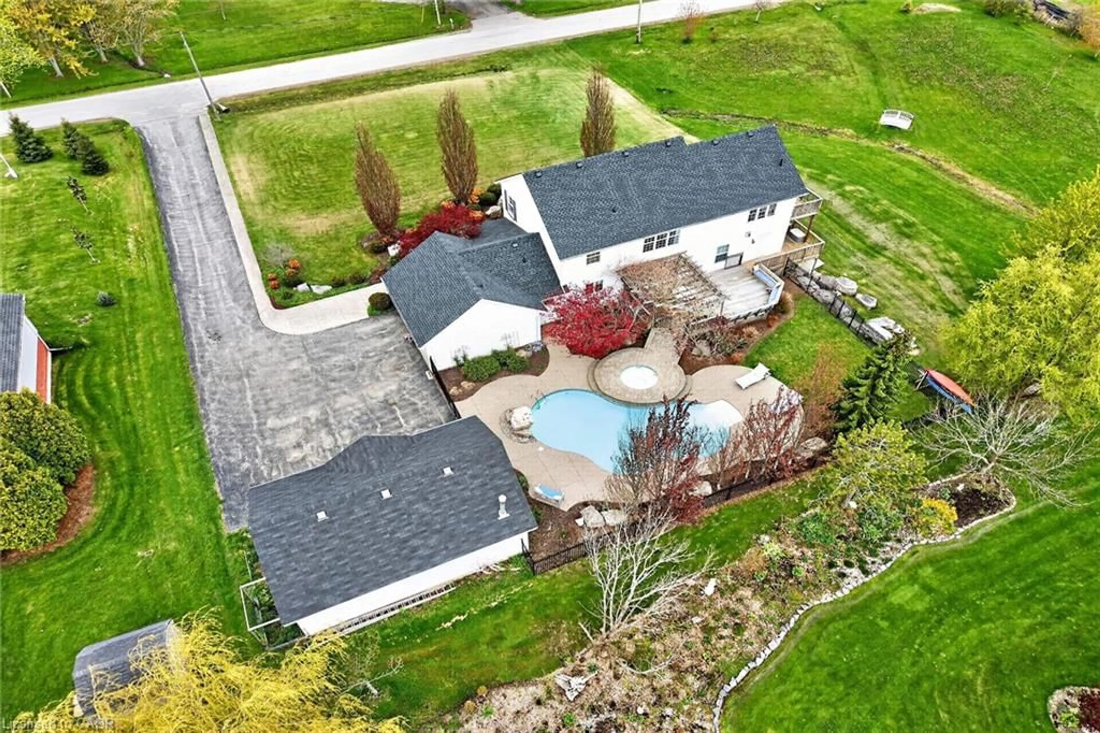 A pic from outside/outdoor area/front of a property/back of a property/a pic from drone, street for 20 Haldimand Trail, Dunnville Ontario N1A 1W9