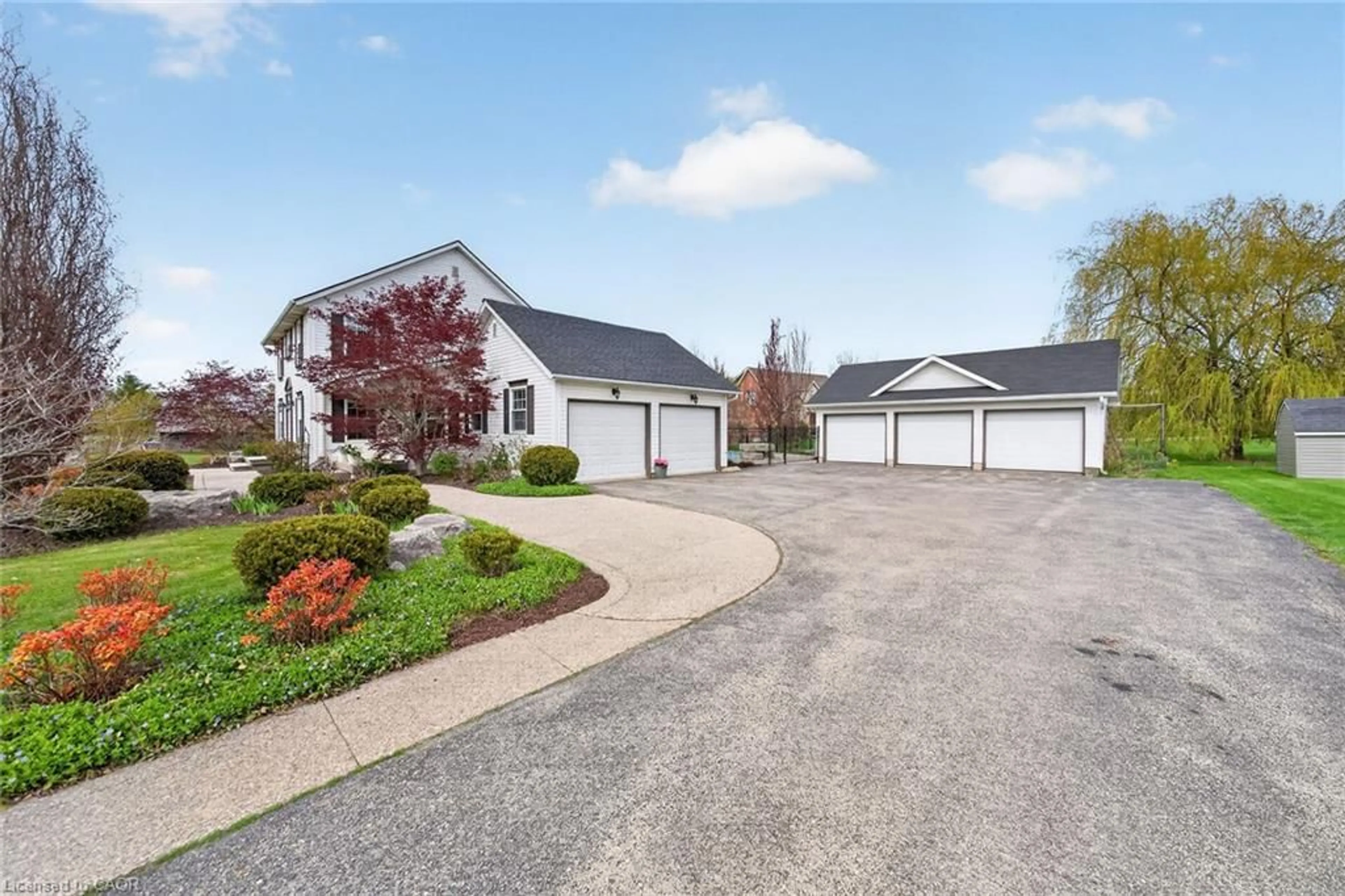 A pic from outside/outdoor area/front of a property/back of a property/a pic from drone, street for 20 Haldimand Trail, Dunnville Ontario N1A 1W9