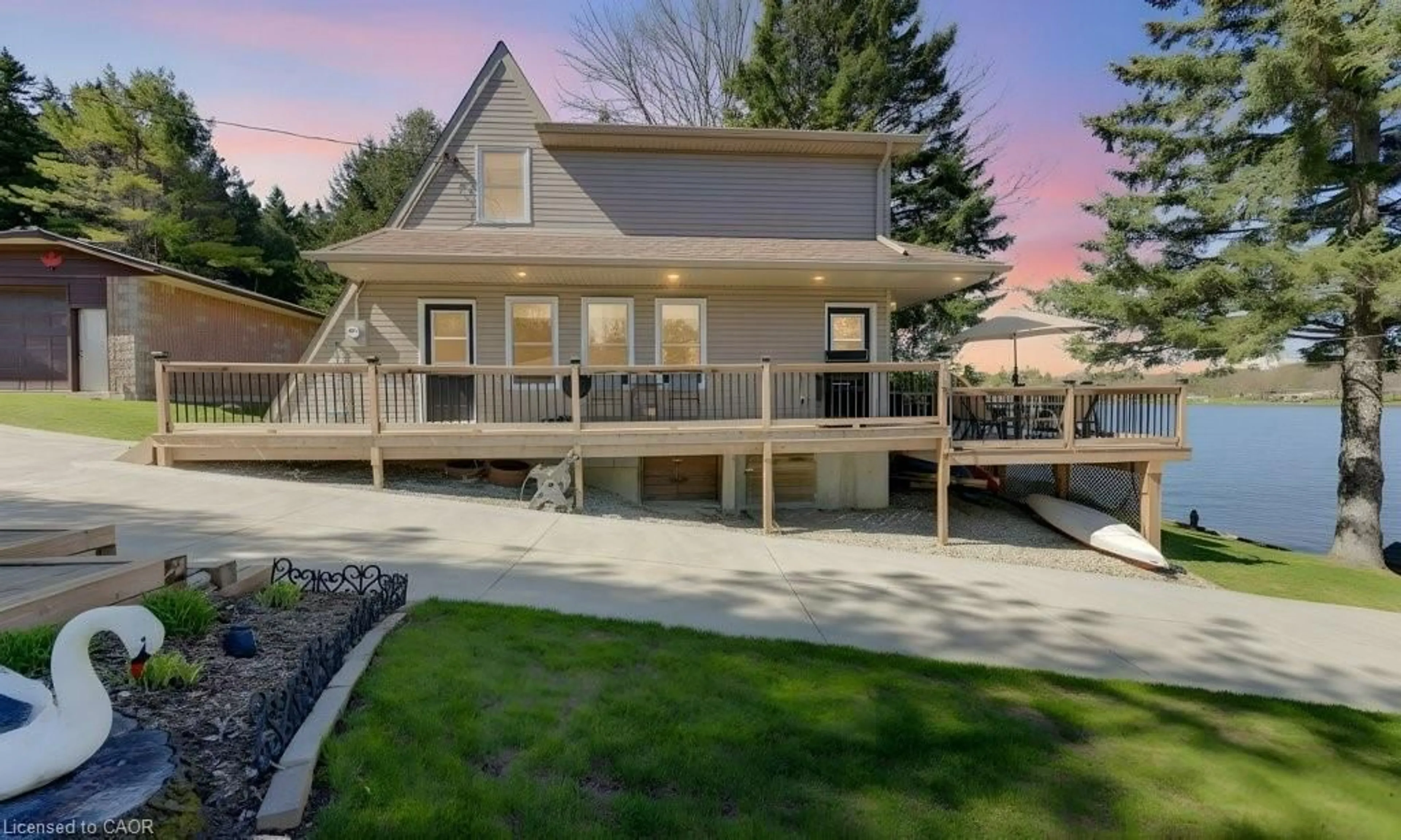 Home with vinyl exterior material, unknown for 208 Road 2, Conestogo Lake Ontario N0G 1P0