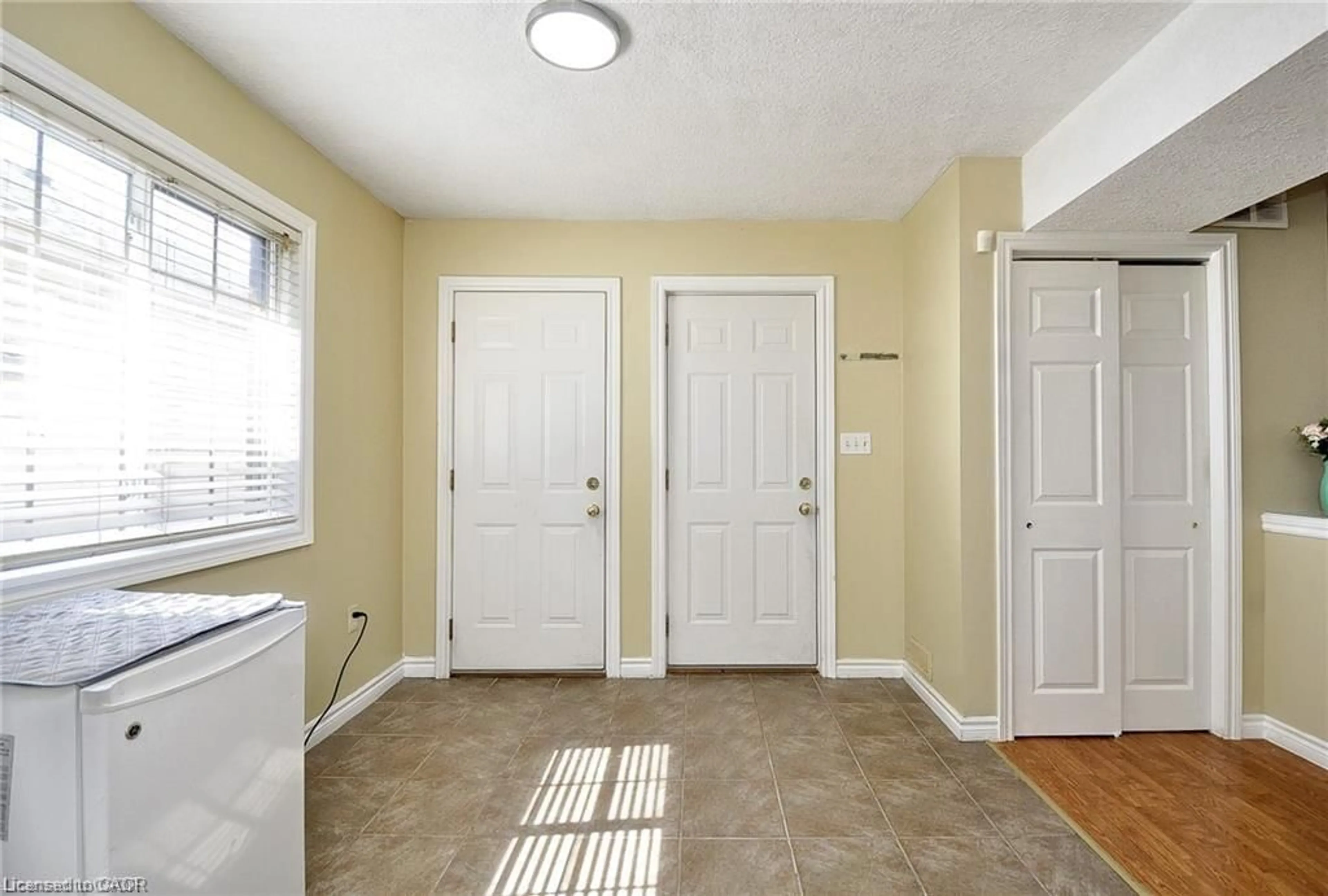 Indoor entryway for 45 Highgate Rd, Kitchener Ontario N2N 3P5