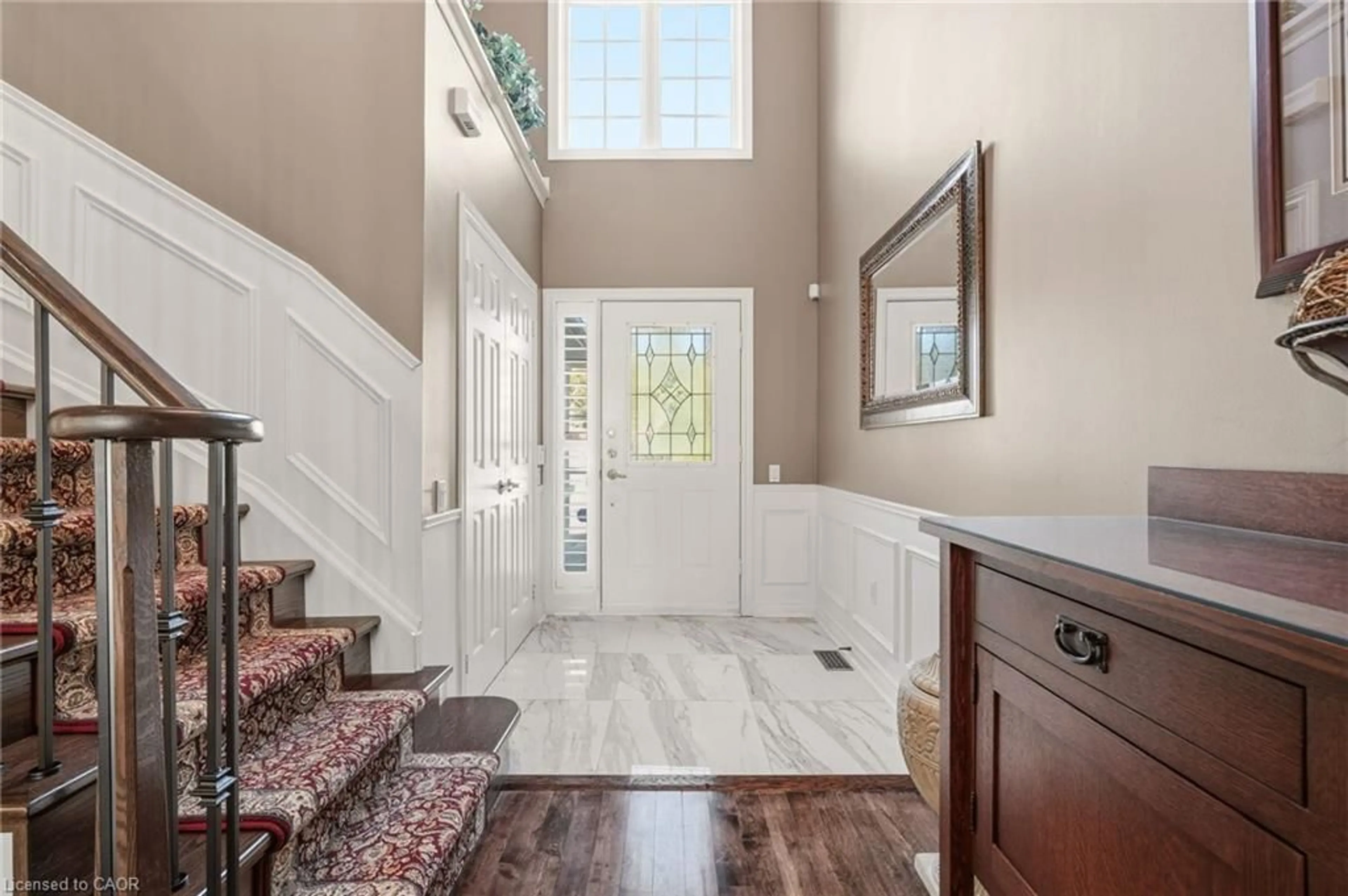 Indoor entryway for 4163 Stonebridge Cres, Burlington Ontario L7M 4N2