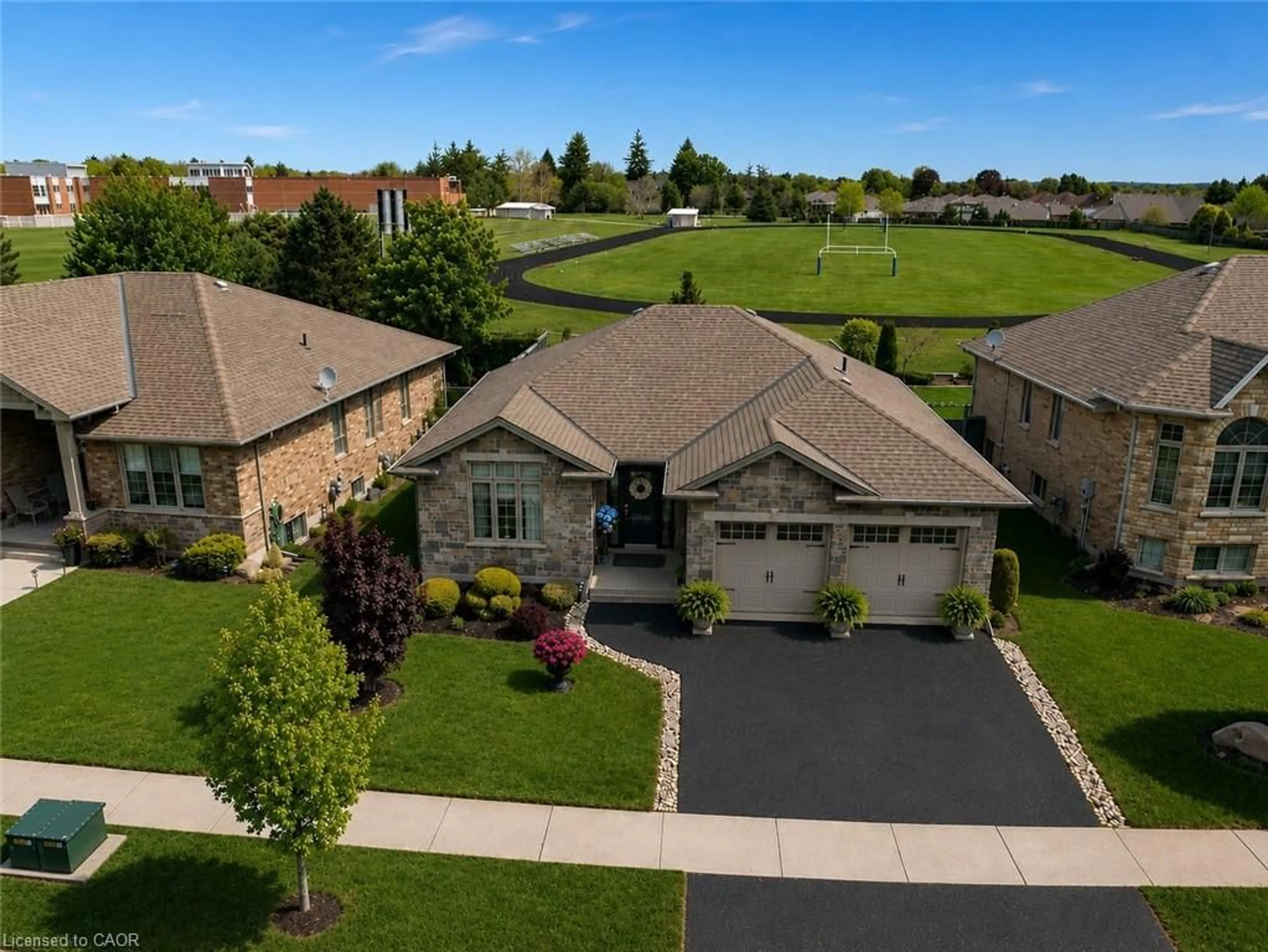A pic from outside/outdoor area/front of a property/back of a property/a pic from drone, street for 51 Driftwood Dr, Simcoe Ontario N3Y 0A3