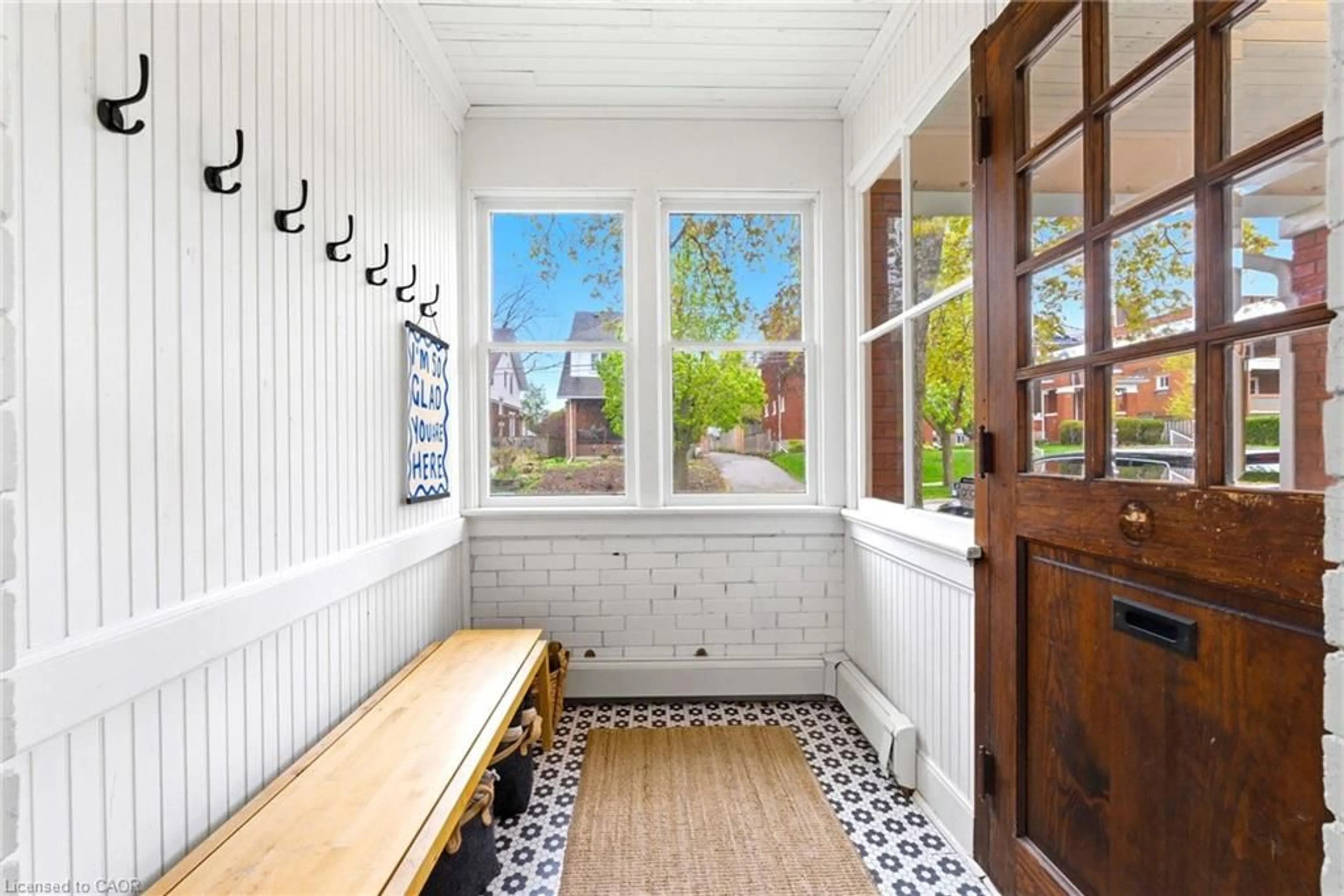Indoor entryway for 36 Louisa St, Kitchener Ontario N2H 5L8