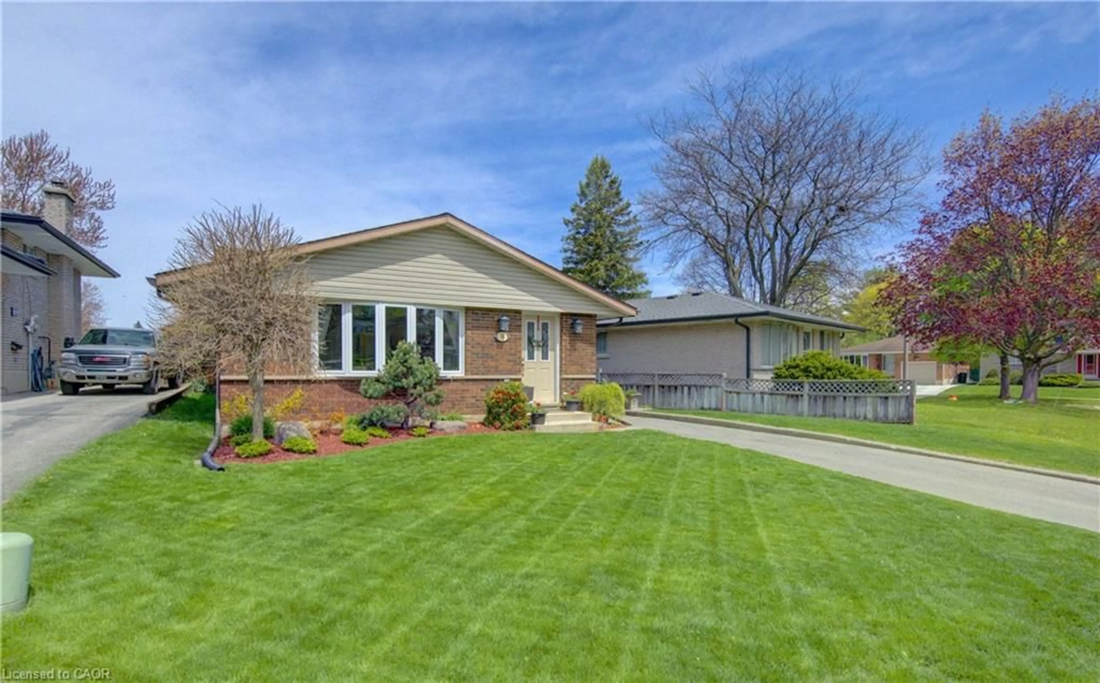 Home with brick exterior material, street for 10 Bosworth Cres, Kitchener Ontario N2E 1Z1