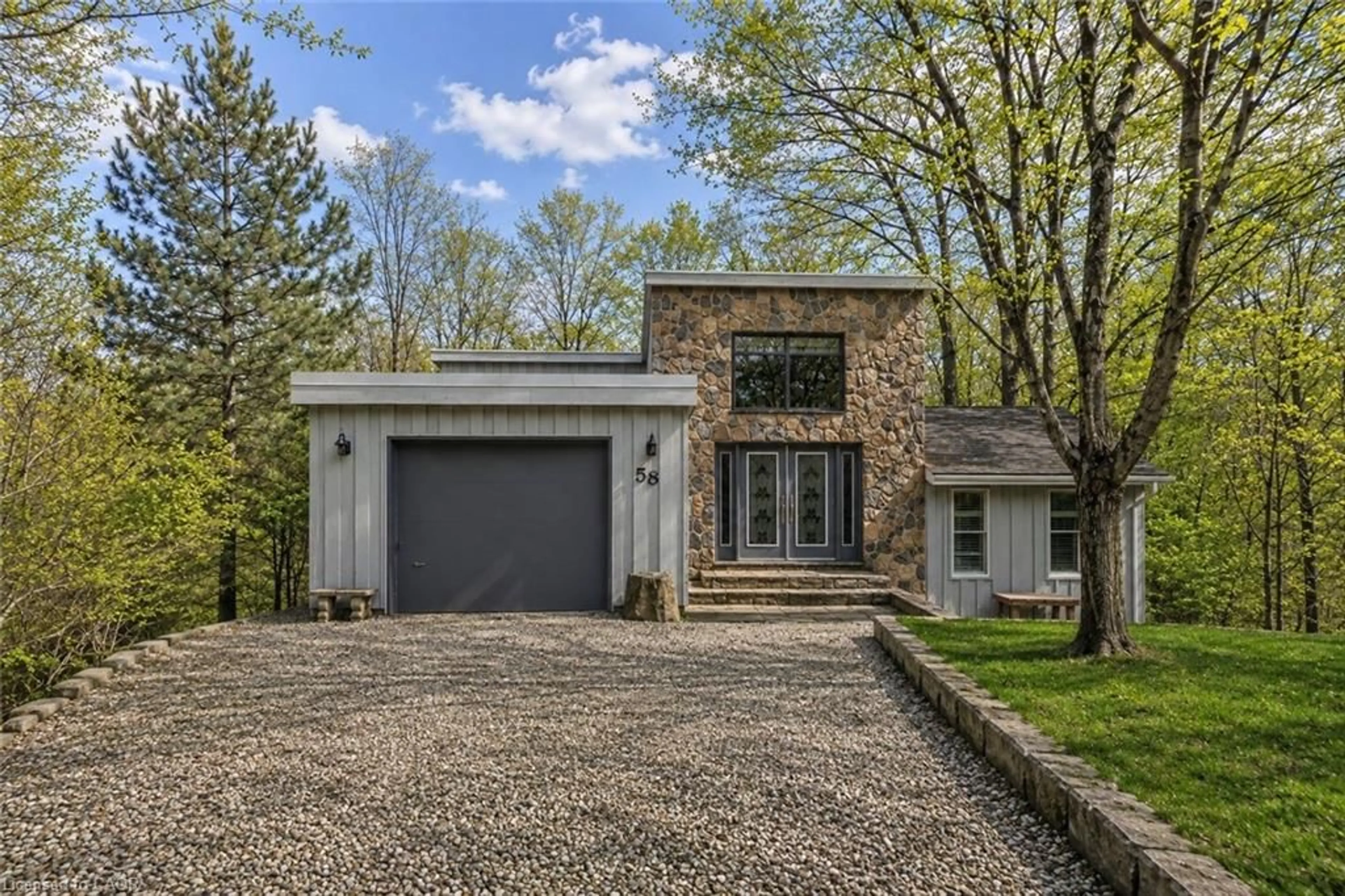 Home with brick exterior material, street for 59 Park Rd, Grimsby Ontario L3M 4E7