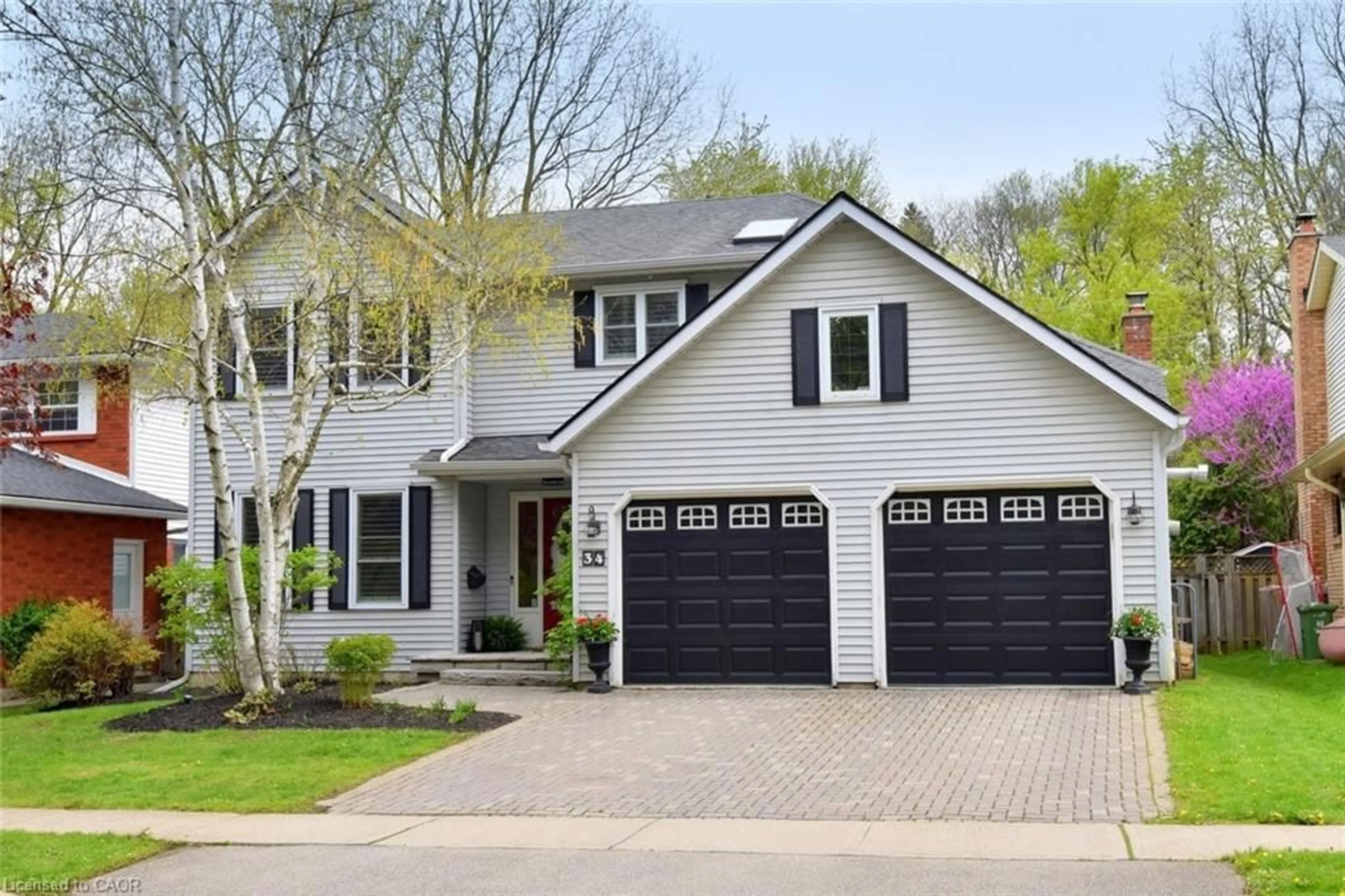 Home with vinyl exterior material, street for 34 Pimlico Dr, Dundas Ontario L9H 6J5