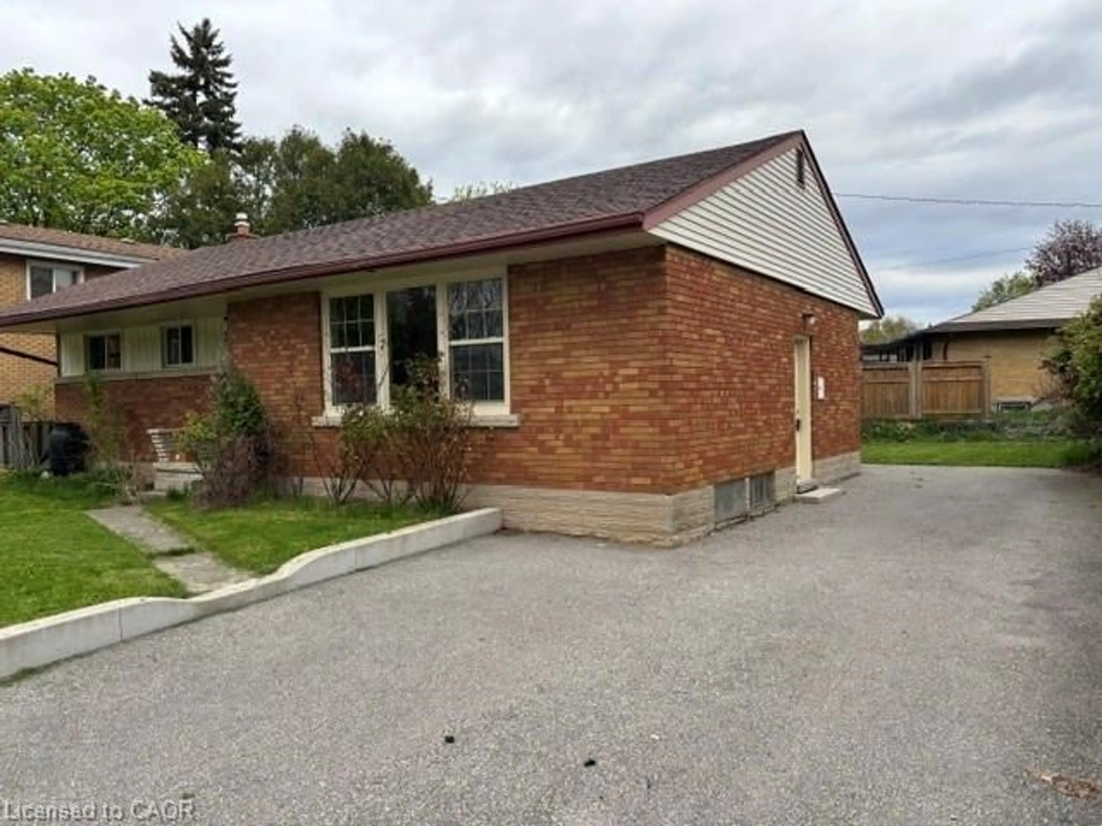Home with brick exterior material, street for 35 Highman Ave, Cambridge Ontario N1R 3L8