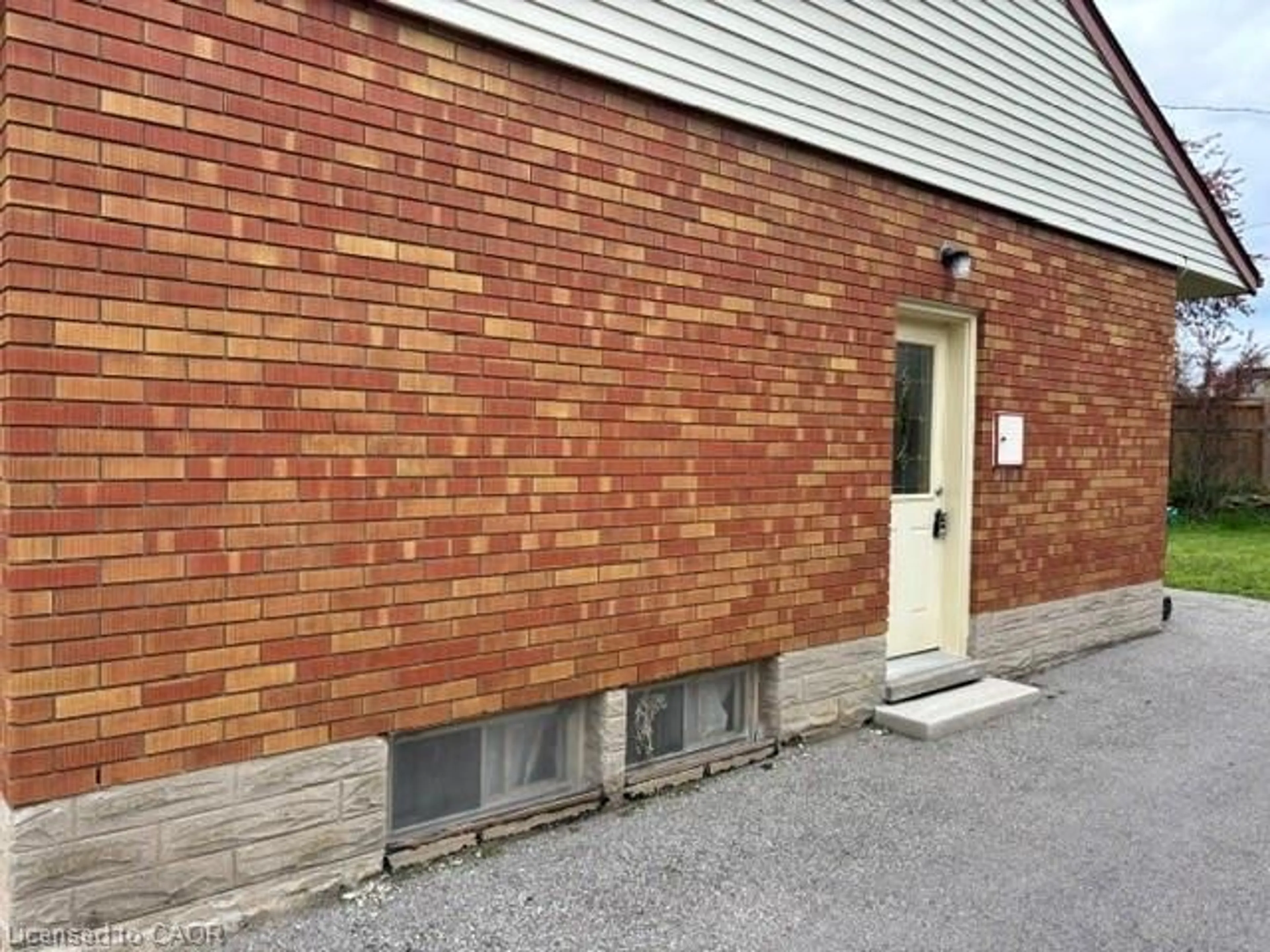 Unknown for 35 Highman Ave, Cambridge Ontario N1R 3L8