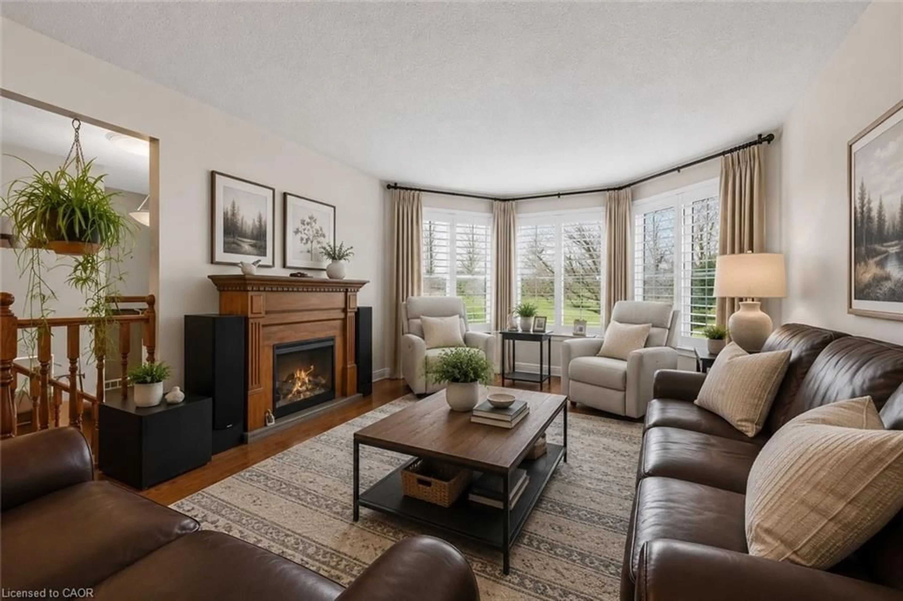 Living room with furniture, unknown for 646 First Ave, Welland Ontario L3C 1Z3