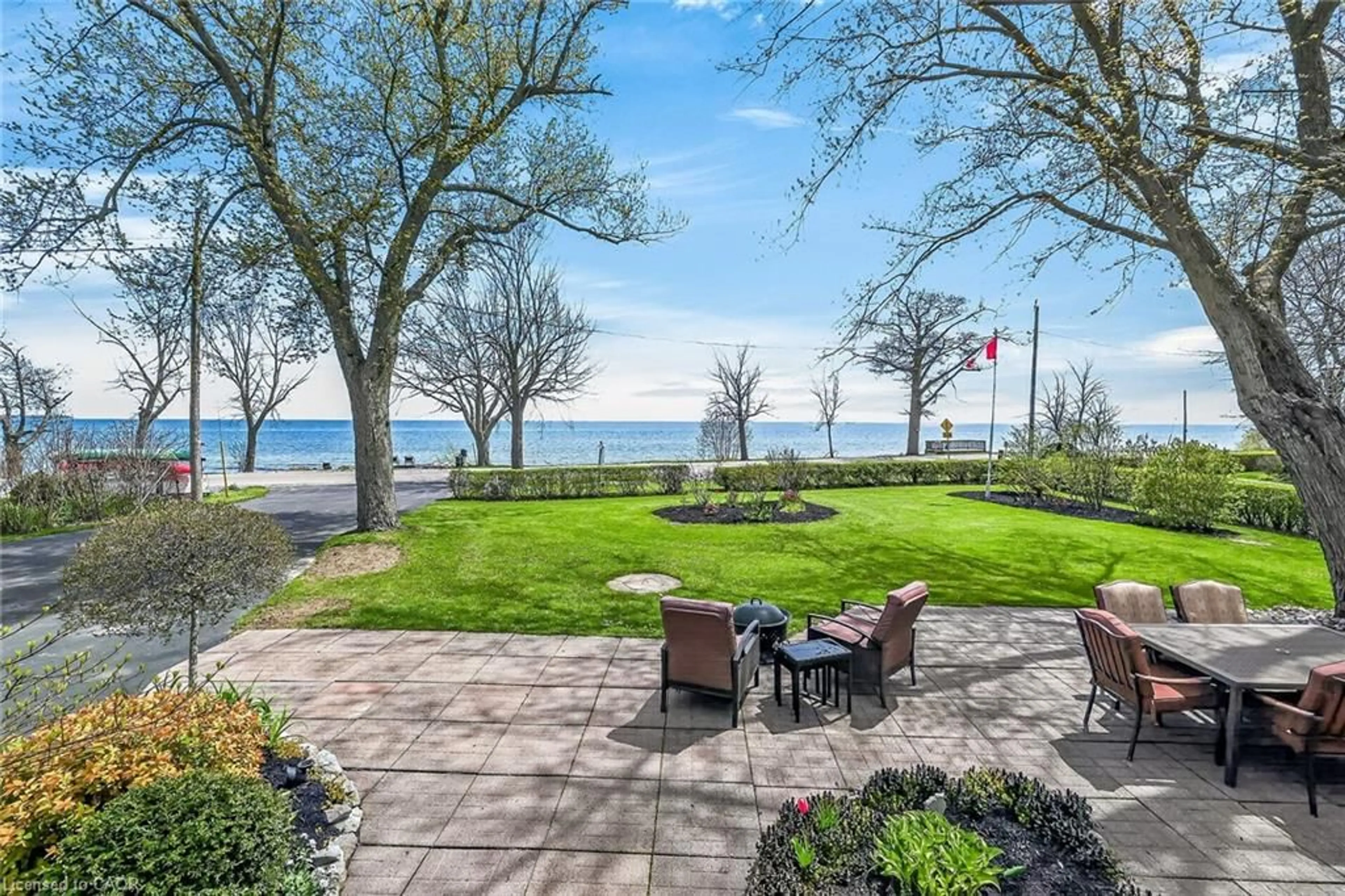 Patio, water/lake/river/ocean view for 2785 Lakeshore Rd, Dunnville Ontario N1A 2W8