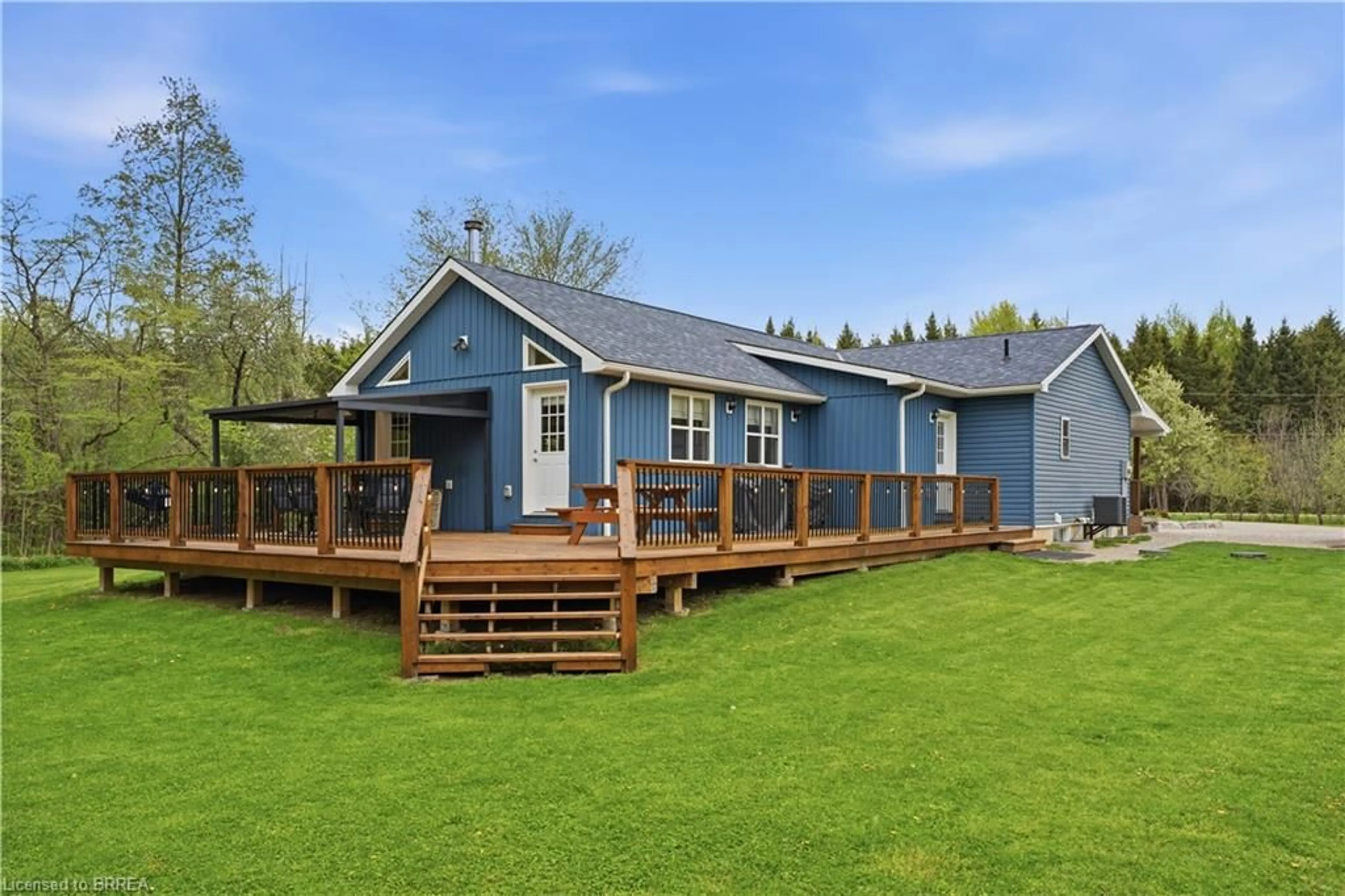 A pic from outside/outdoor area/front of a property/back of a property/a pic from drone, unknown for 809 West Dumfries Rd, Paris Ontario N3L 3E2