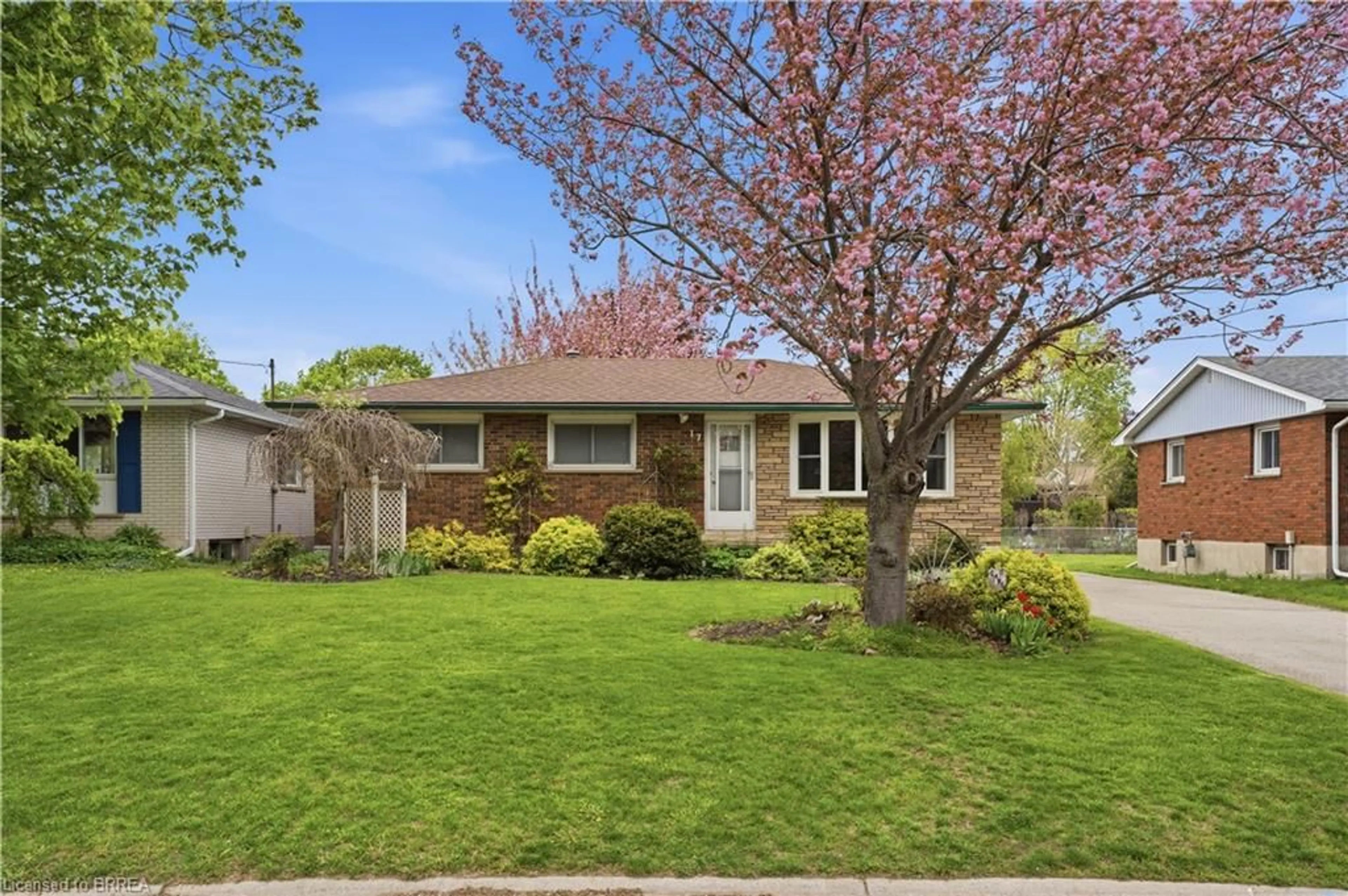 Unknown for 17 Kathleen St, Paris Ontario N3L 1V7