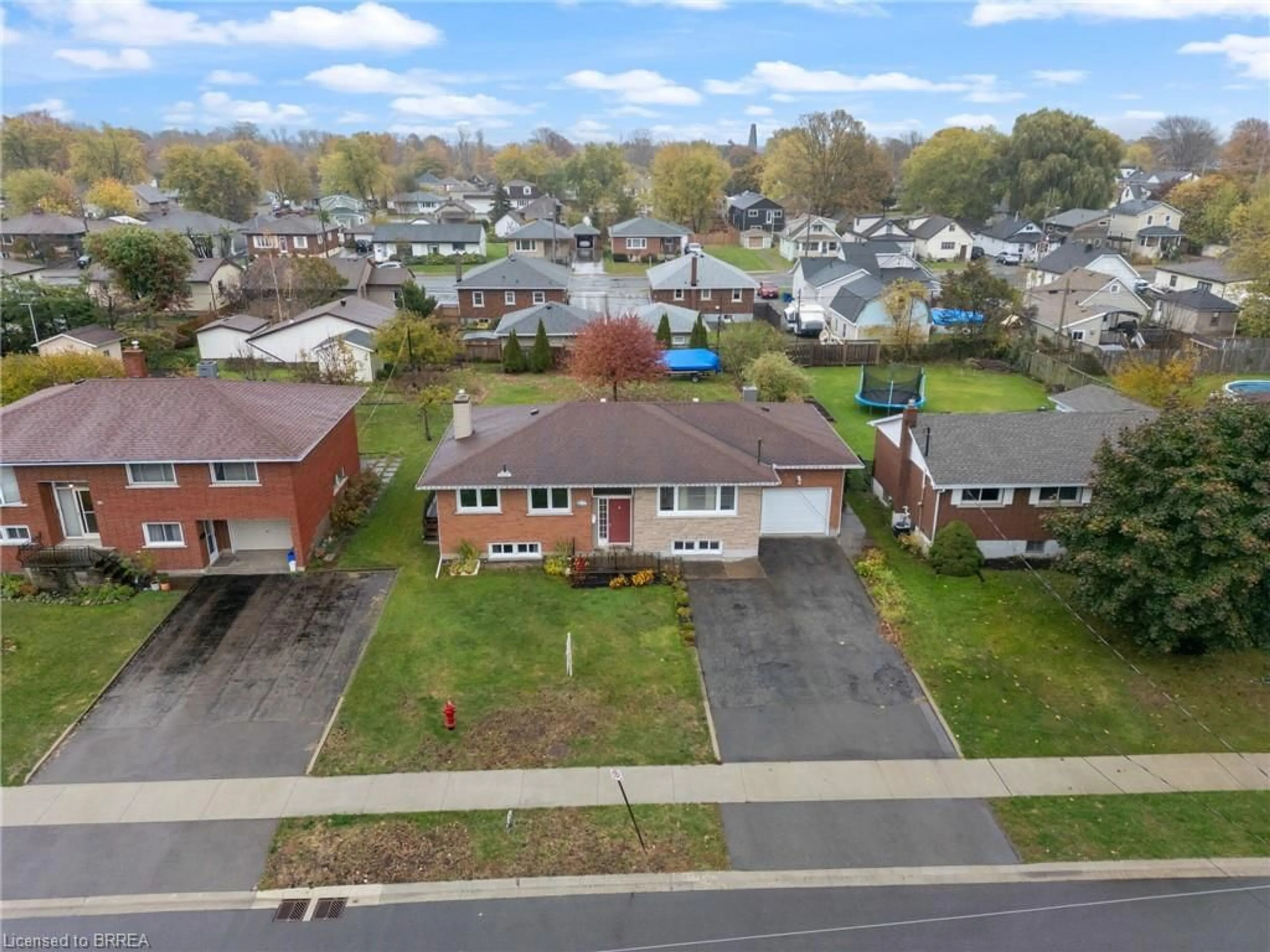 A pic from outside/outdoor area/front of a property/back of a property/a pic from drone, street for 21 Janet St, Port Colborne Ontario L3K 2E6
