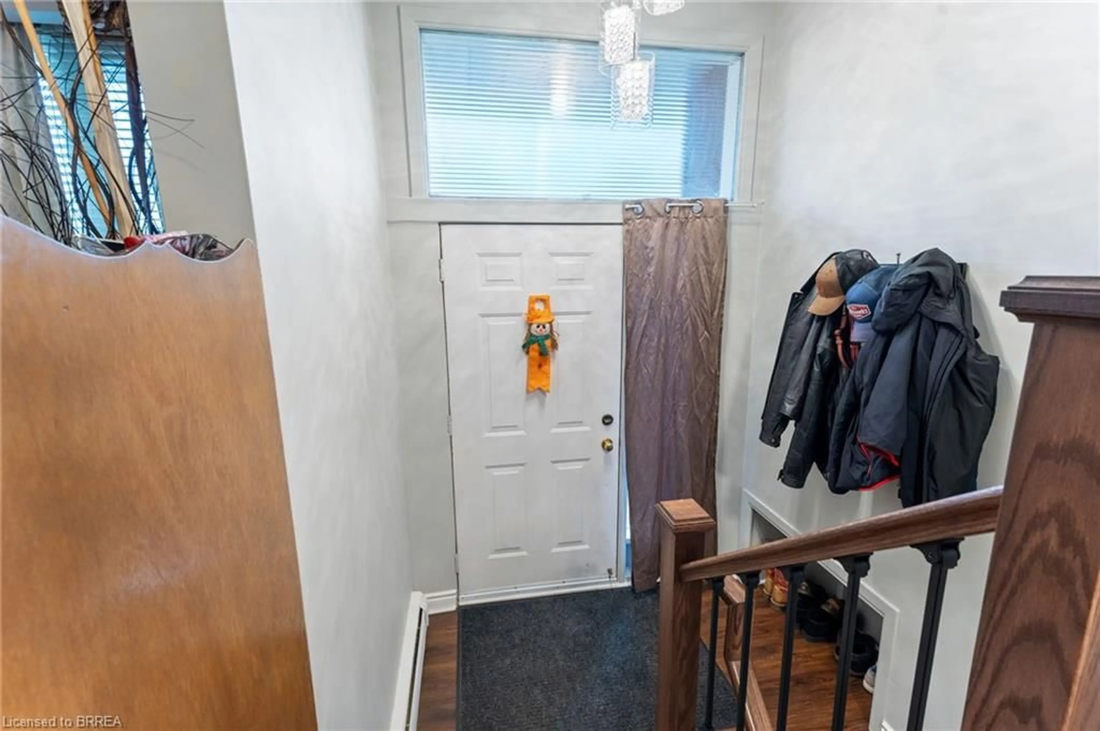 Indoor entryway for 21 Janet St, Port Colborne Ontario L3K 2E6