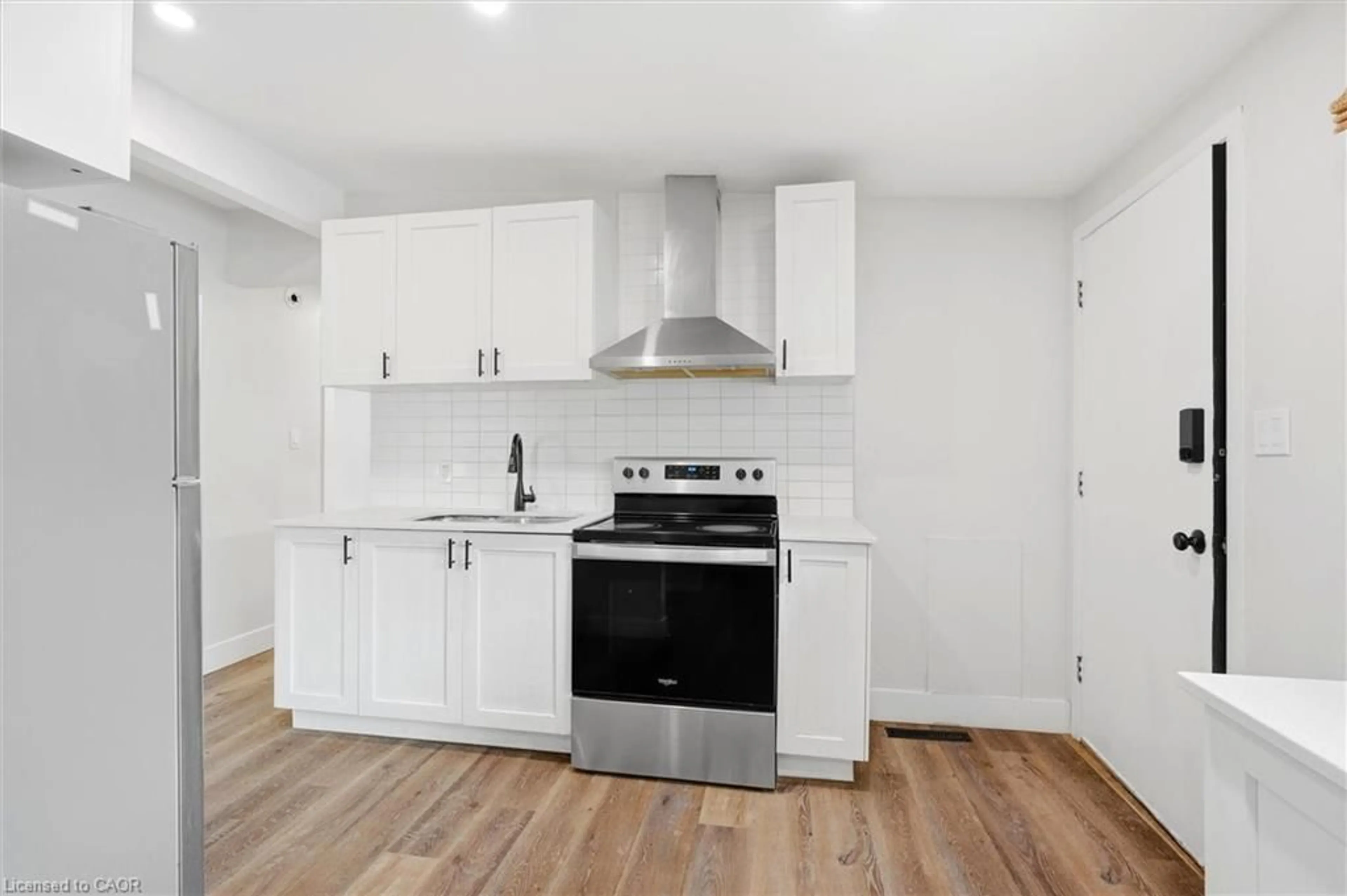 Standard kitchen, unknown for 16 Ronaldshay Ave, Hamilton Ontario L9A 3B1
