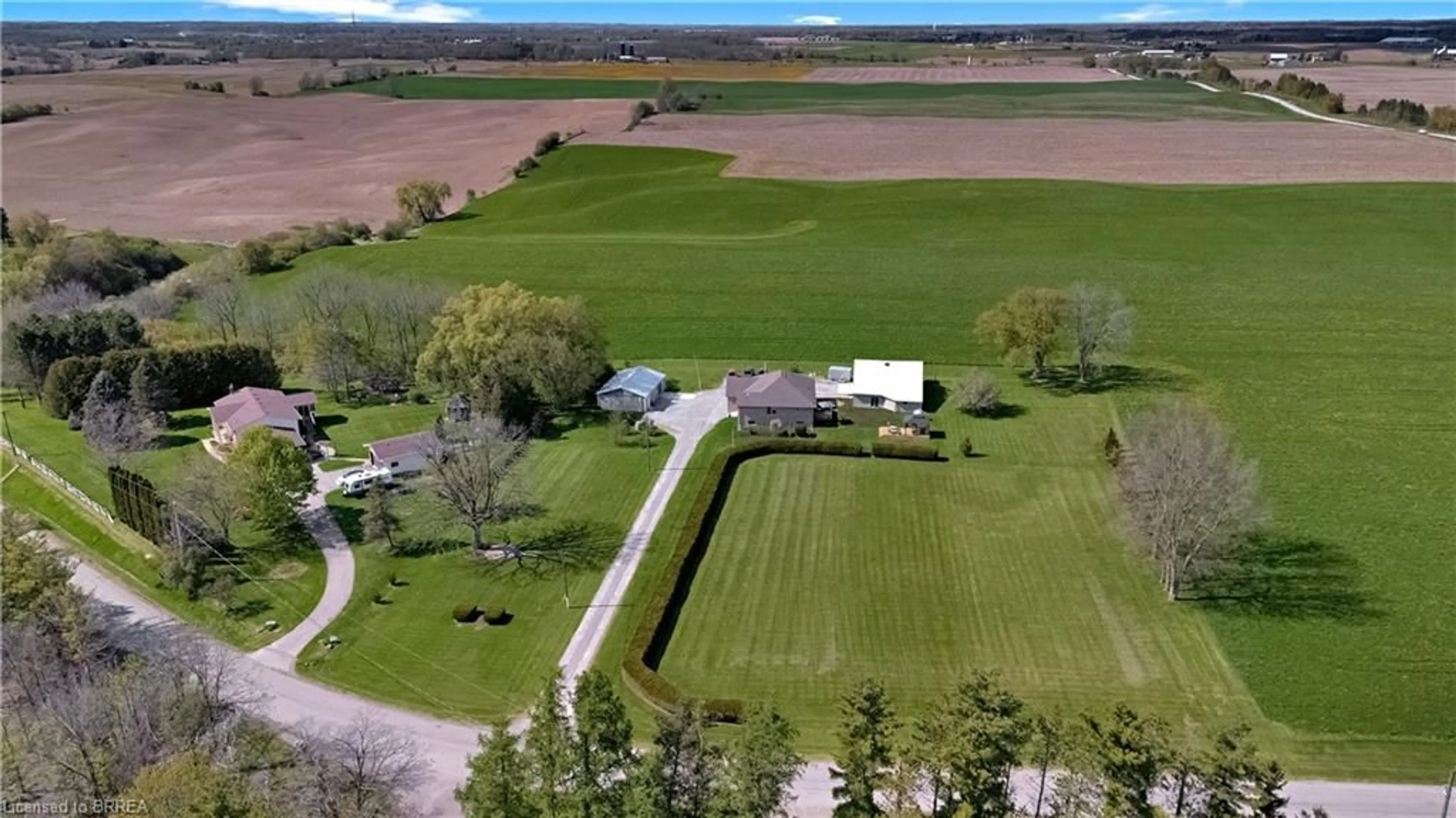 A pic from outside/outdoor area/front of a property/back of a property/a pic from drone, unknown for 228 Salt Springs Church Rd, Brantford Ontario N3T 5L9