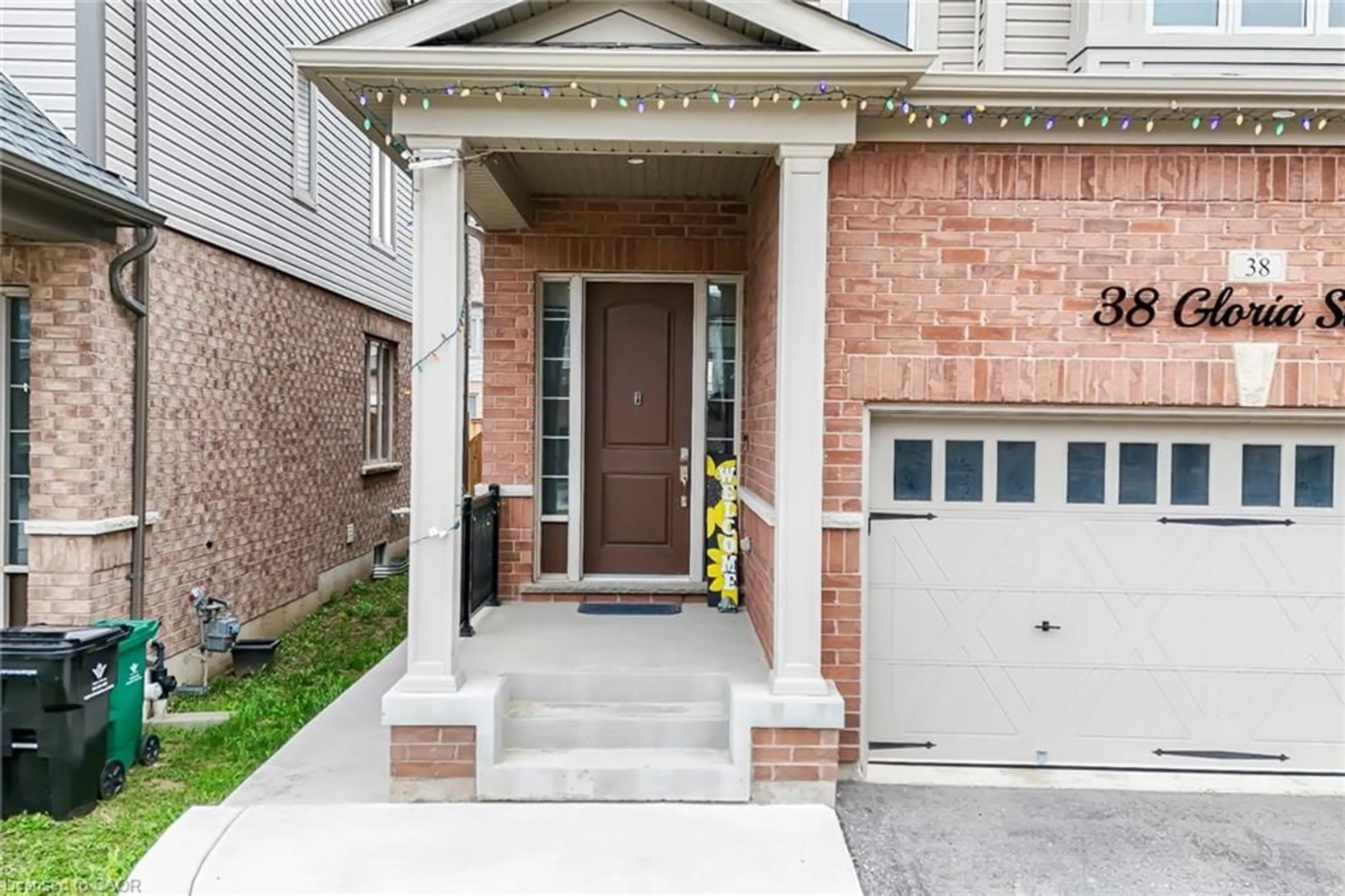 Home with brick exterior material, street for 38 Gloria St, Kitchener Ontario N2R 0R1