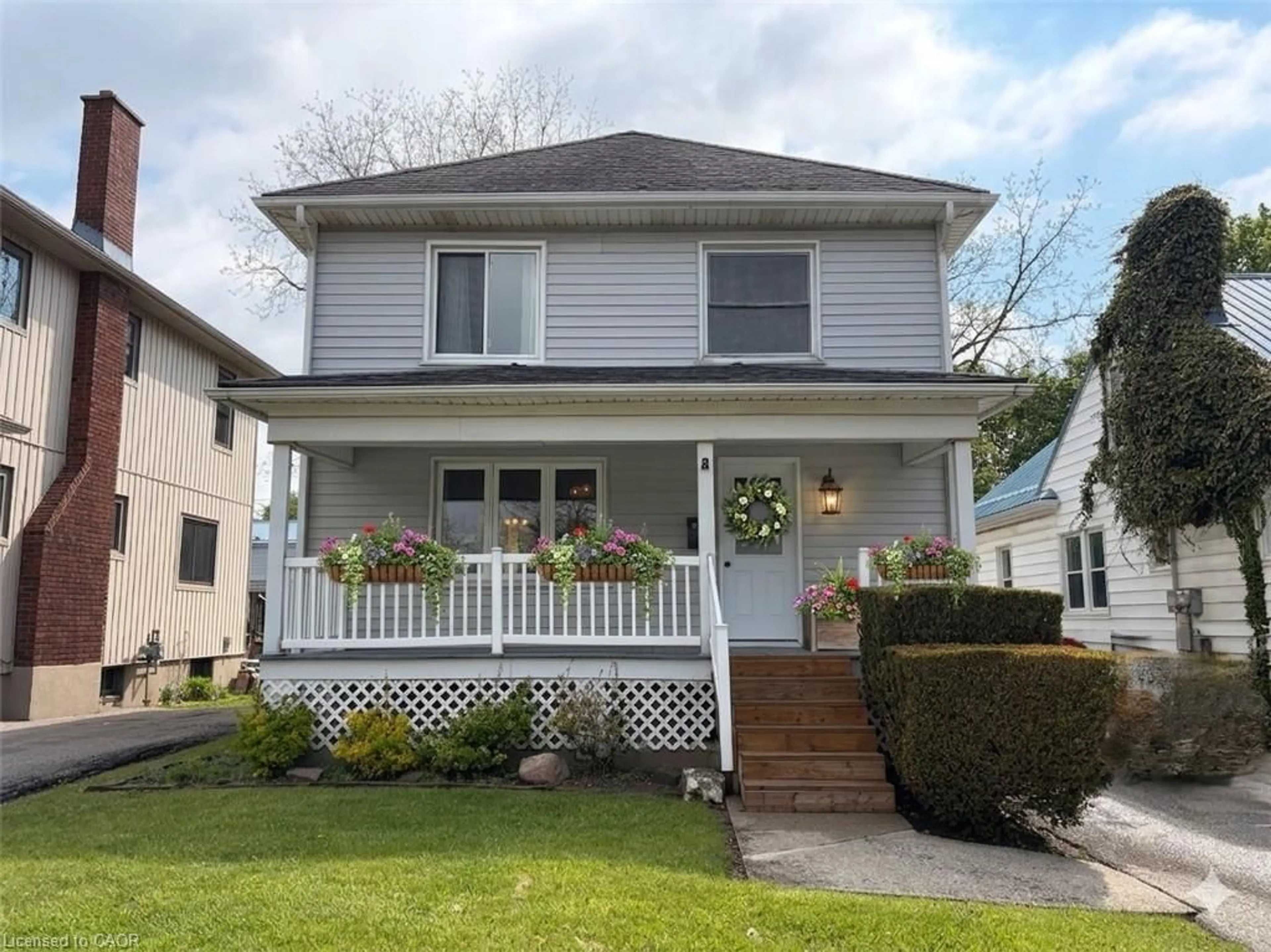 Home with vinyl exterior material, street for 339 Norfolk St, Simcoe Ontario N3Y 3P2