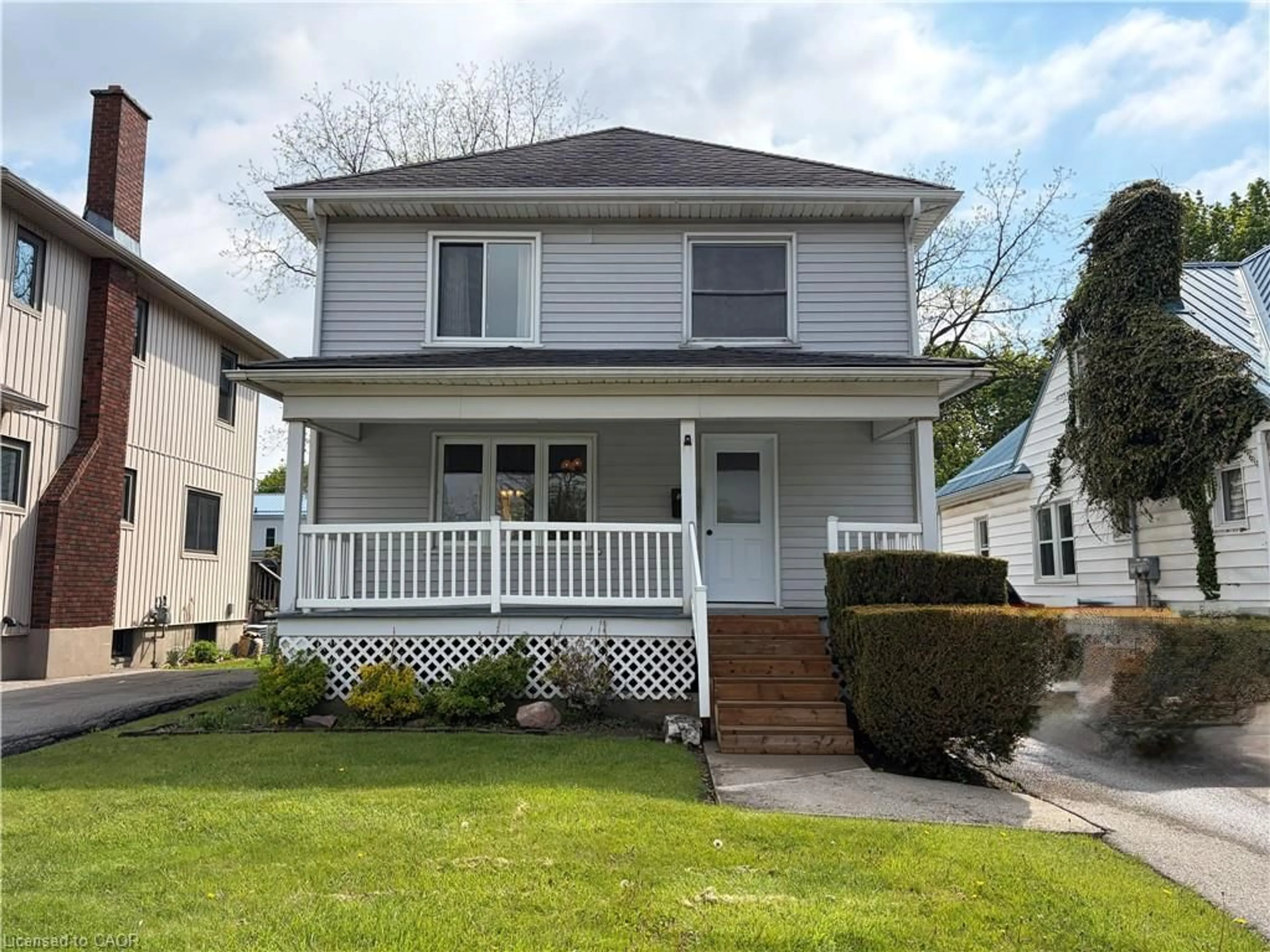 Home with vinyl exterior material, street for 339 Norfolk St, Simcoe Ontario N3Y 3P2