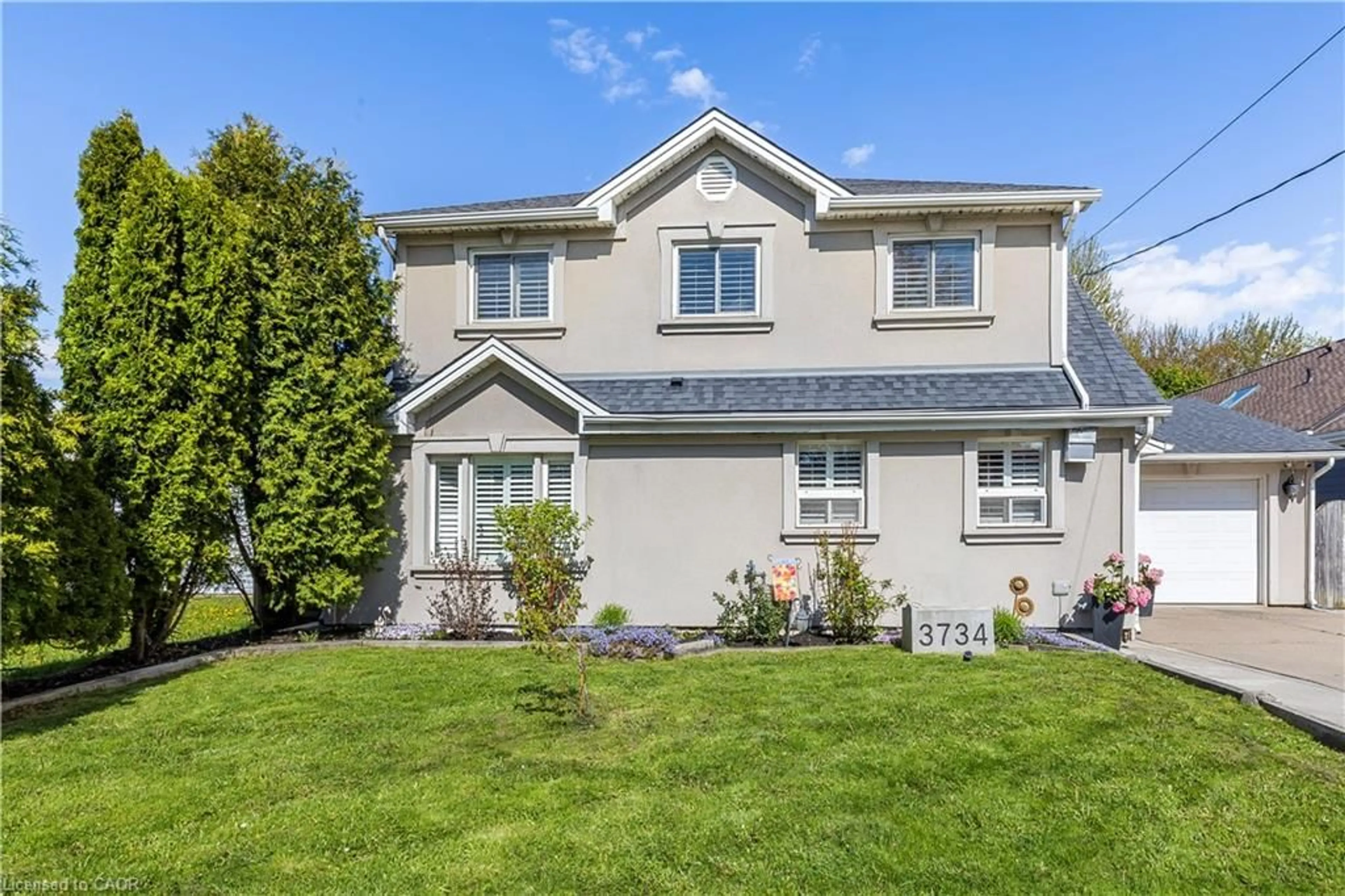 Home with vinyl exterior material, street for 3734 Sinnicks Ave, Niagara Falls Ontario L2J 2G7