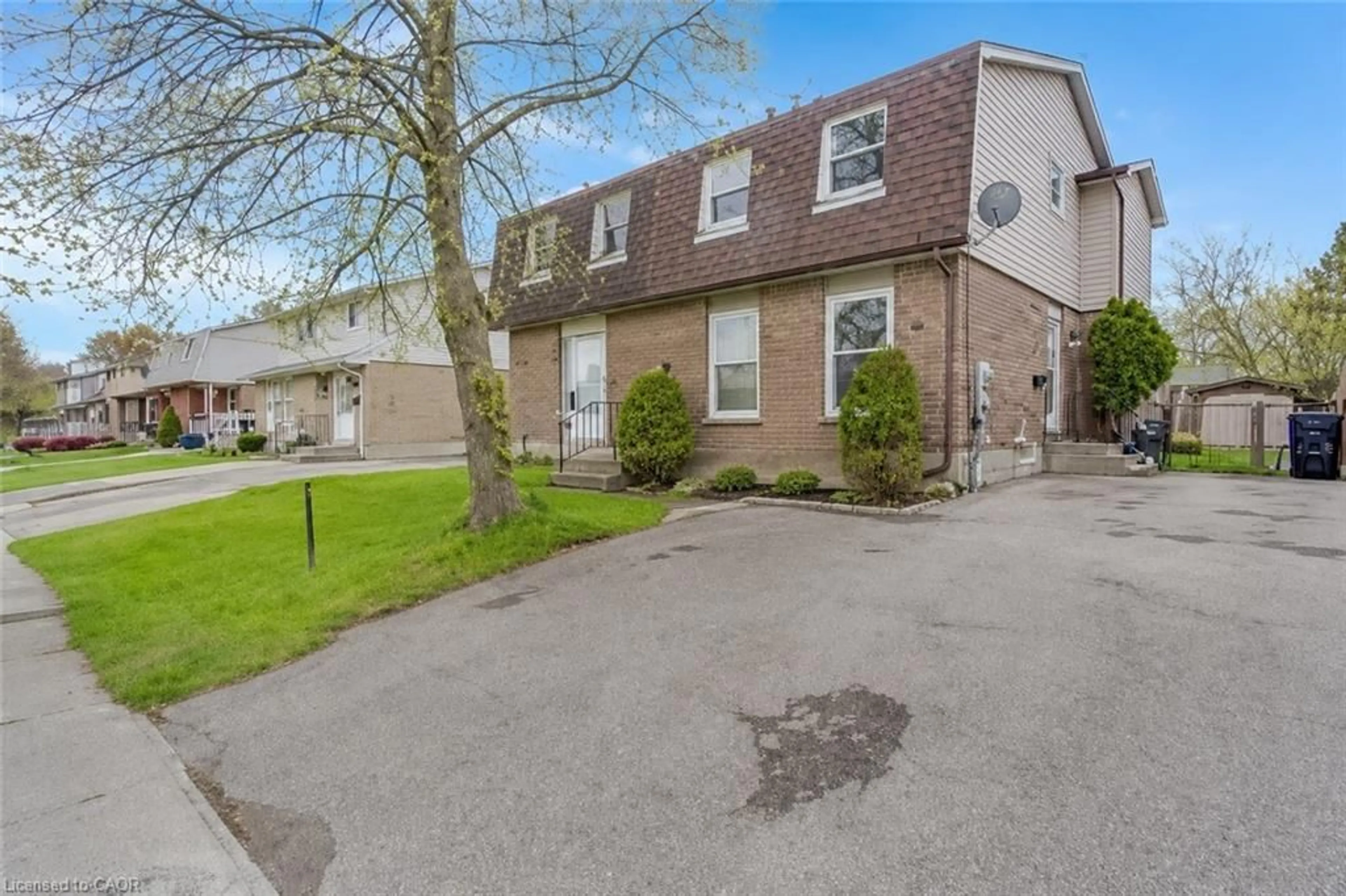 Unknown for 33 Meadow Woods Cres, Kitchener Ontario N2N 1T3
