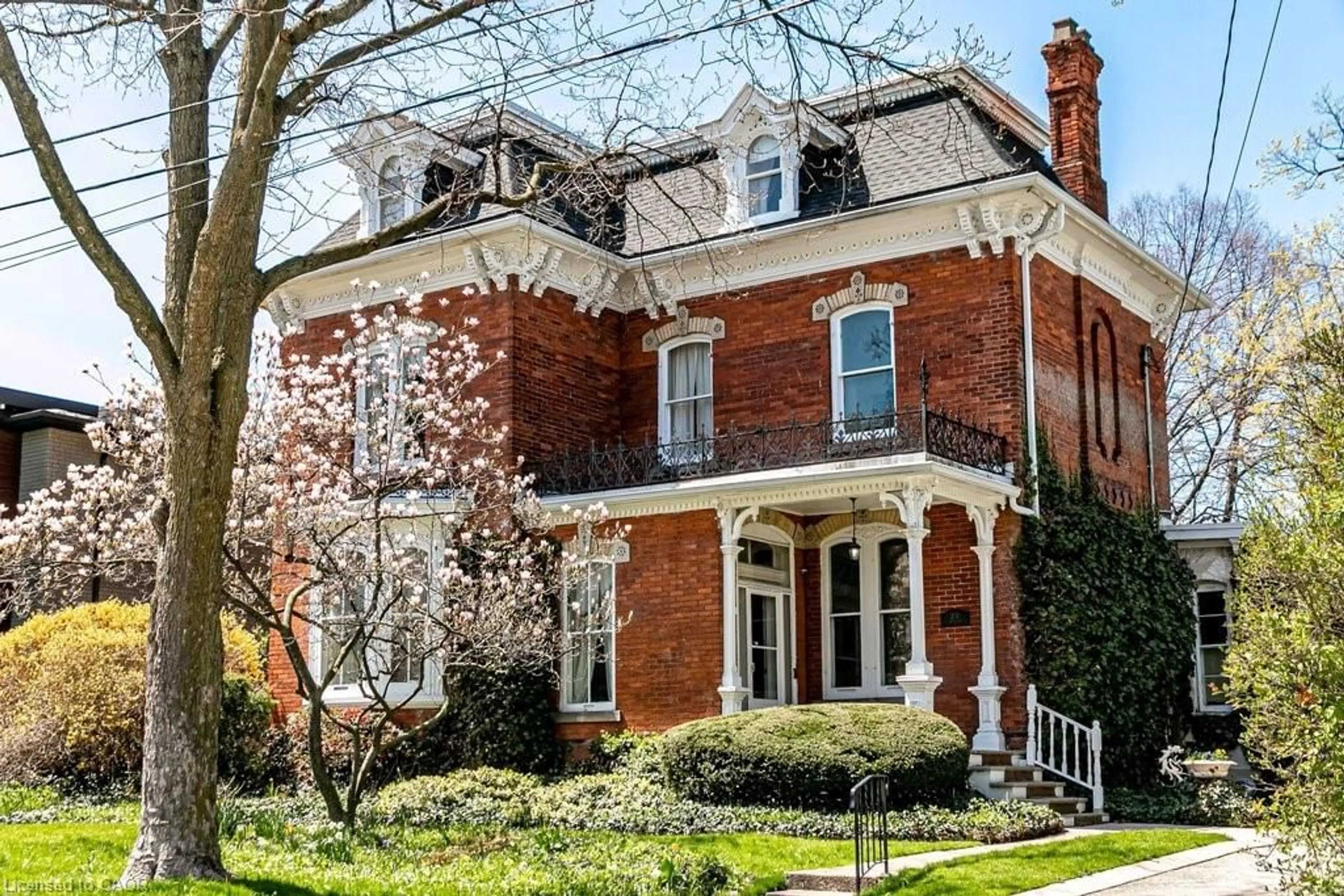 Home with brick exterior material, street for 370 Hess St, Hamilton Ontario L8P 3R1