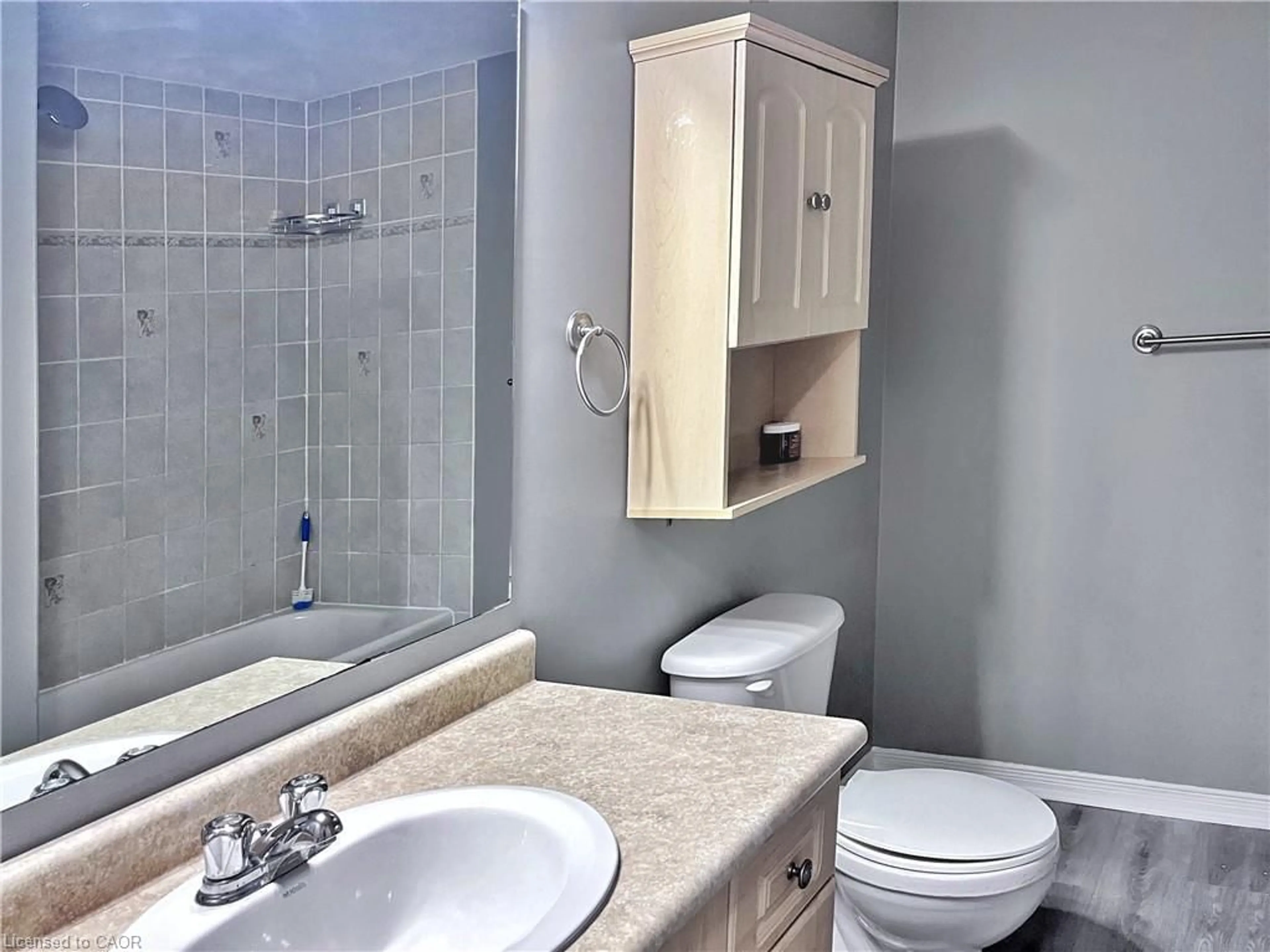 Standard bathroom, ceramic/tile floor for 193 Prosperity Dr, Kitchener Ontario N2E 4E5